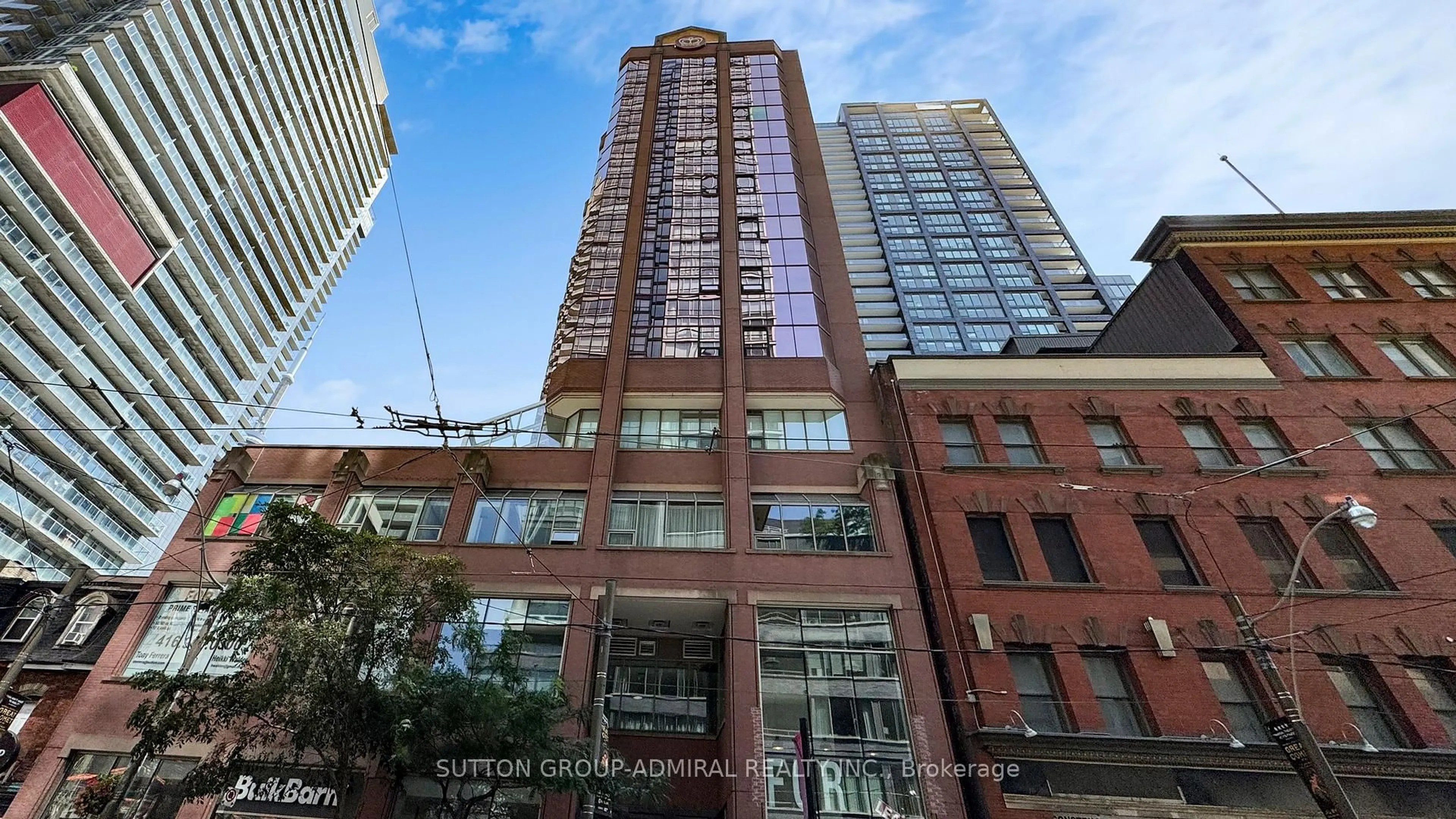 Indoor foyer for 393 King St #703, Toronto Ontario M5V 3G8