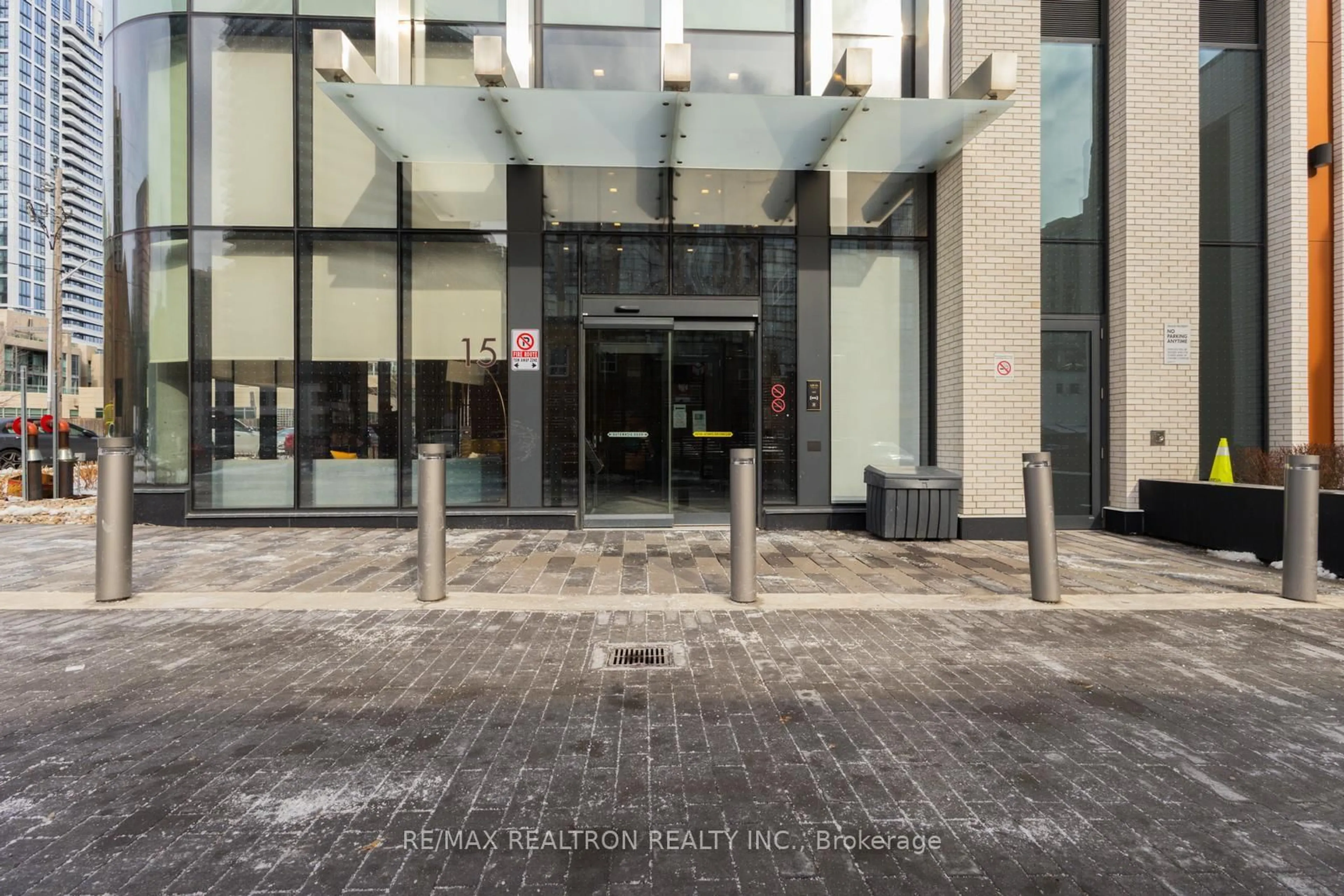 Indoor foyer for 15 Holmes Ave #1701, Toronto Ontario M2N 0L4