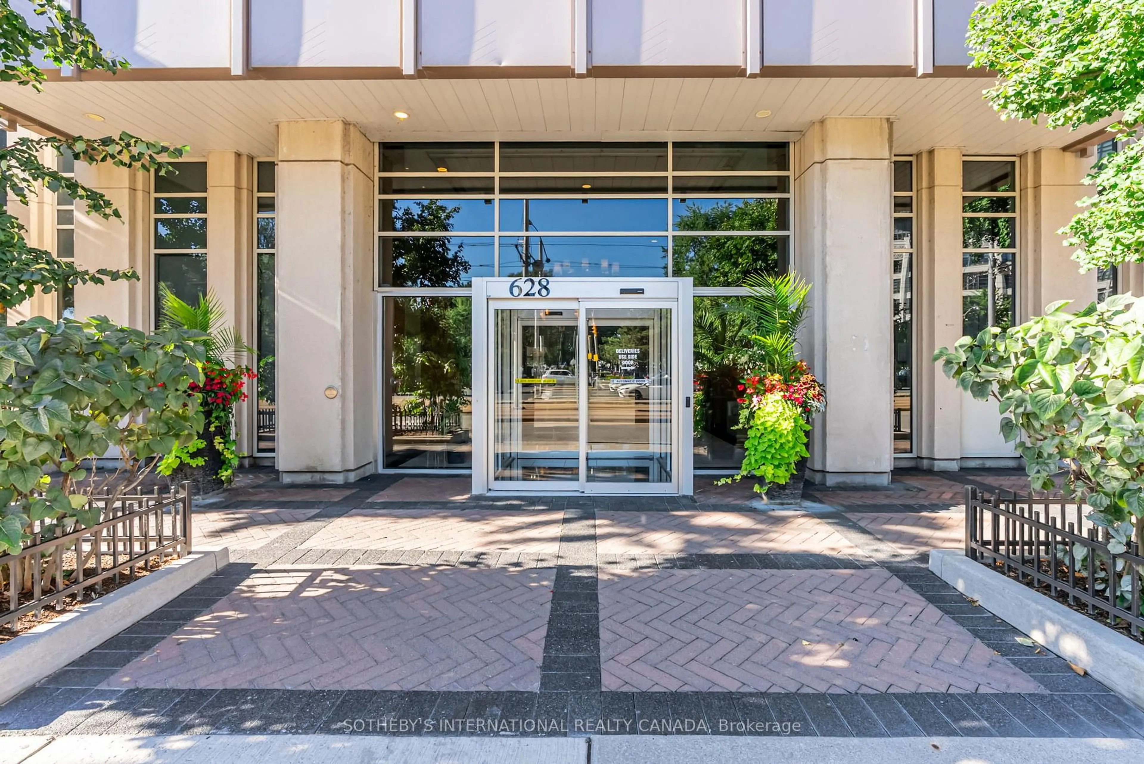 Indoor foyer for 628 Fleet St #2704, Toronto Ontario M5V 1A8