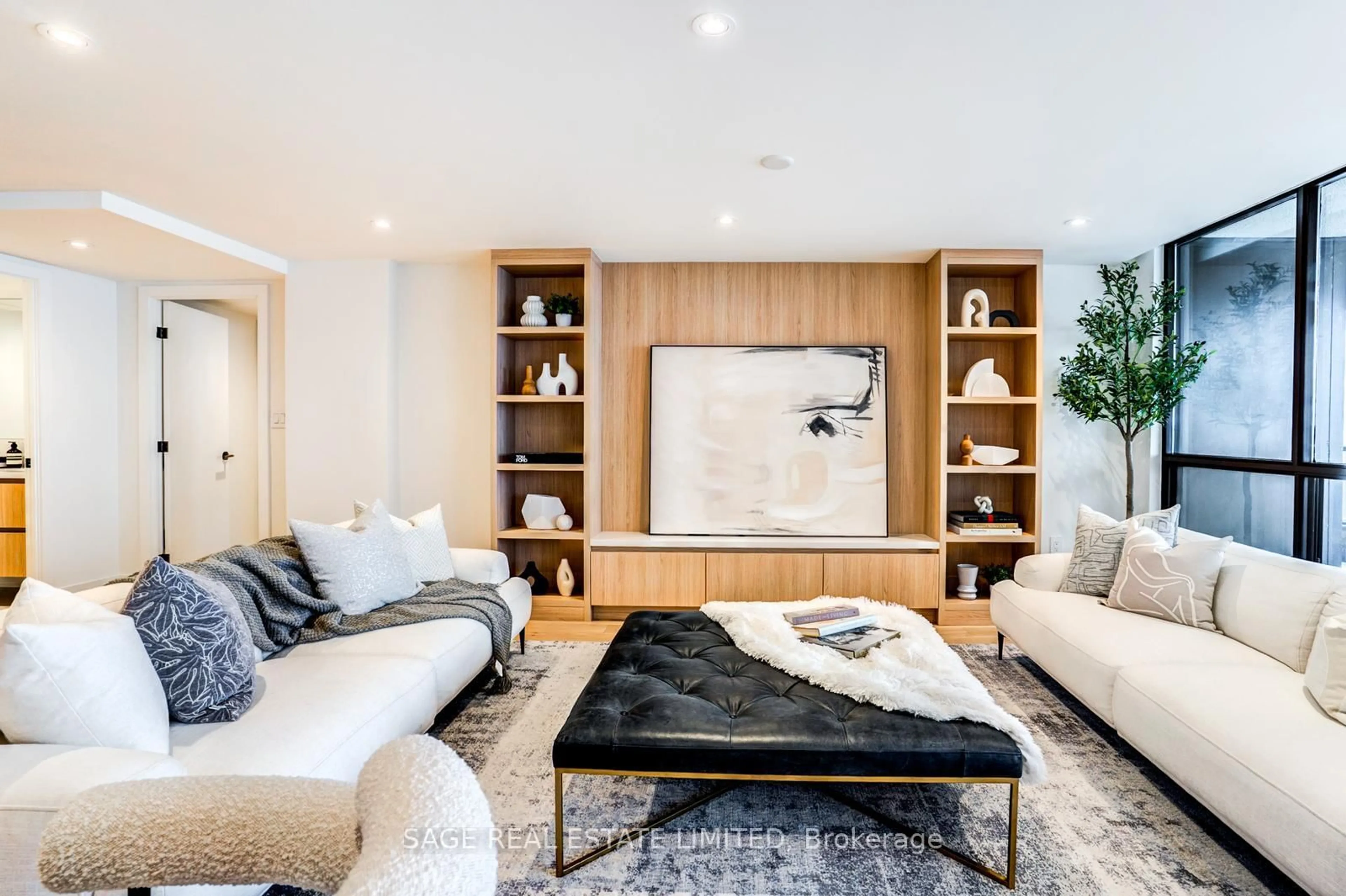 Living room with furniture, wood/laminate floor for 3900 Yonge St #903, Toronto Ontario M4N 3N6