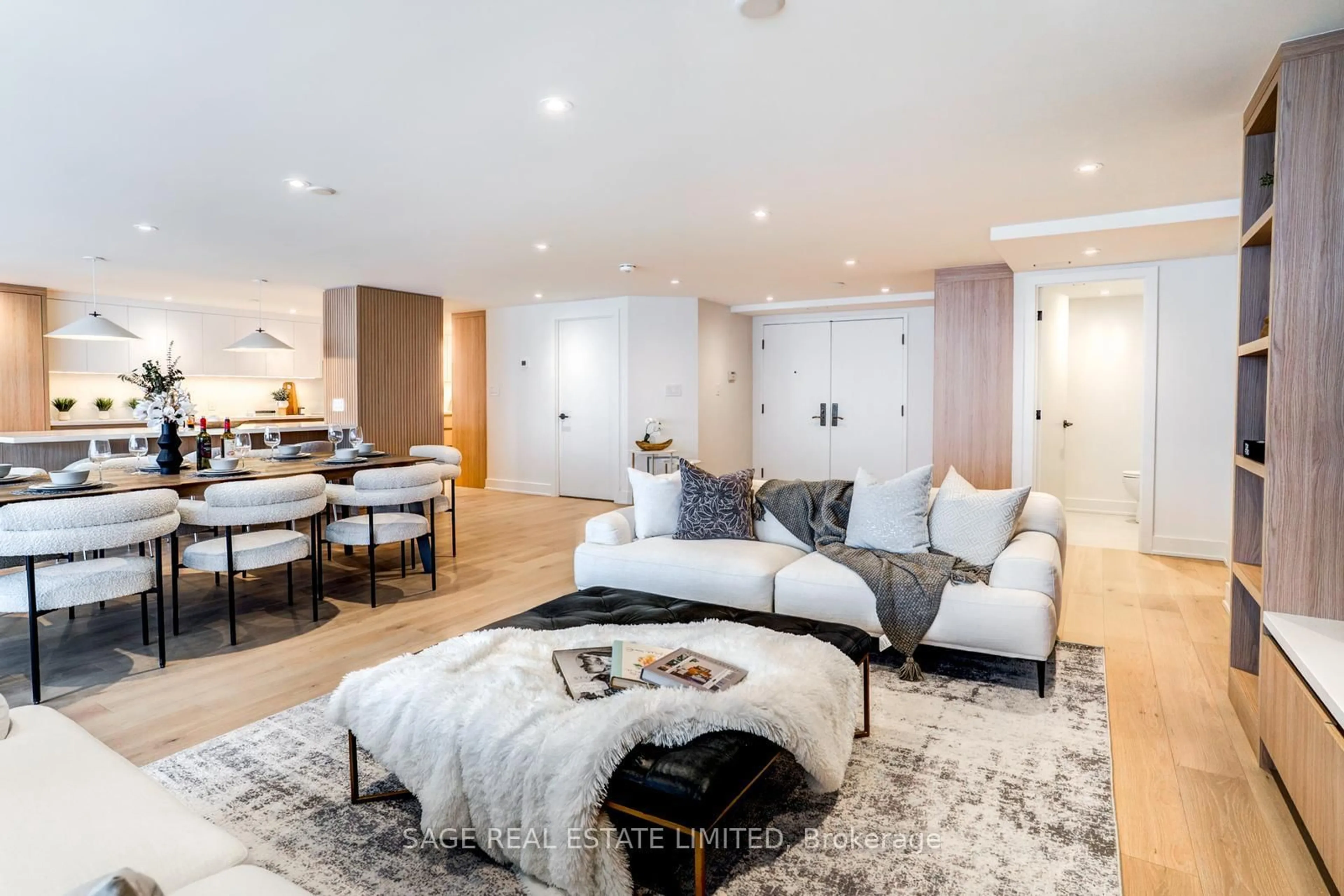 Living room with furniture, unknown for 3900 Yonge St #903, Toronto Ontario M4N 3N6