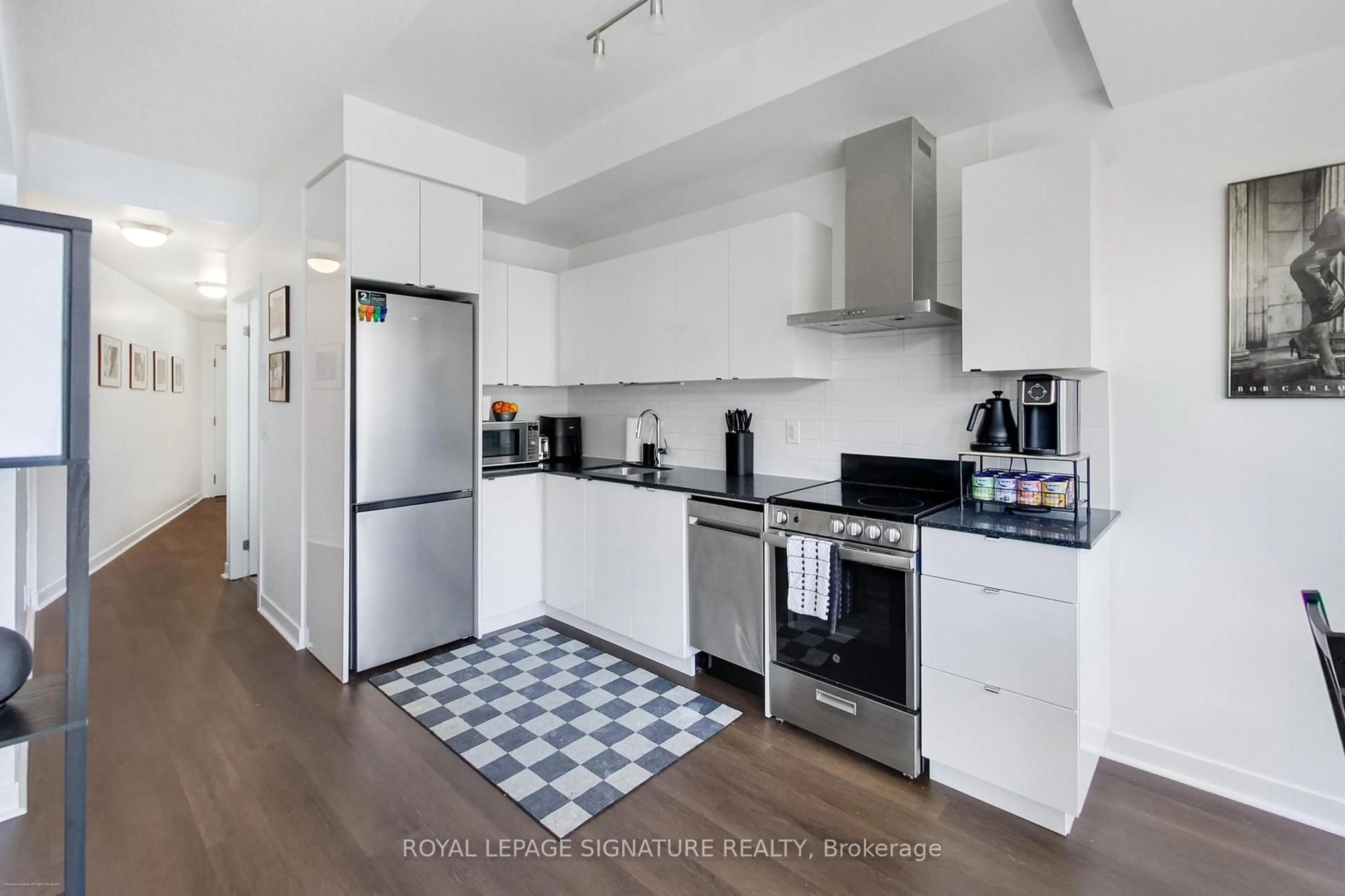 Standard kitchen, ceramic/tile floor for 51 EAST LIBERTY St #1916, Toronto Ontario M6K 3P8