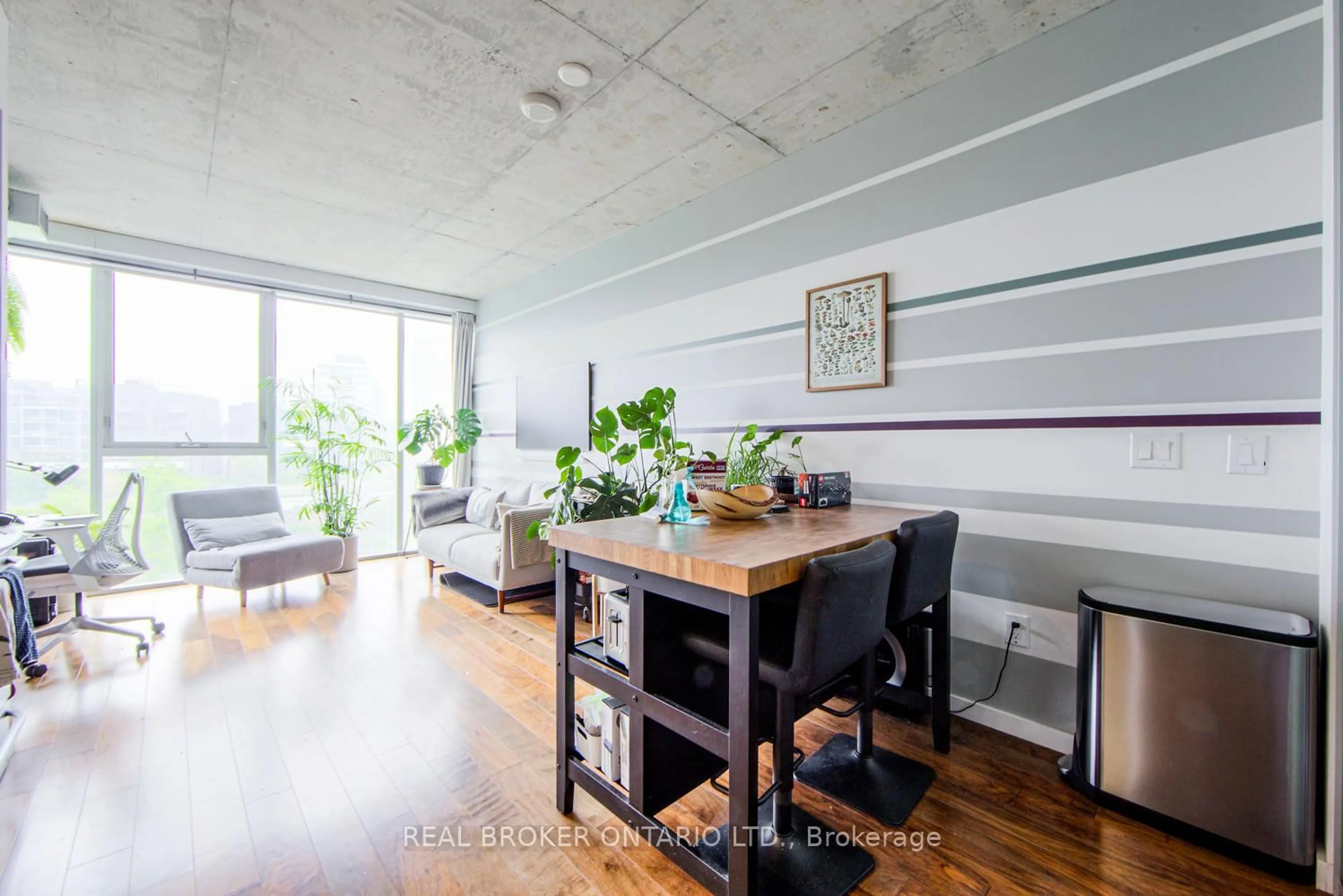 Unknown for 32 Trolley Cres #423, Toronto Ontario M5A 0E8