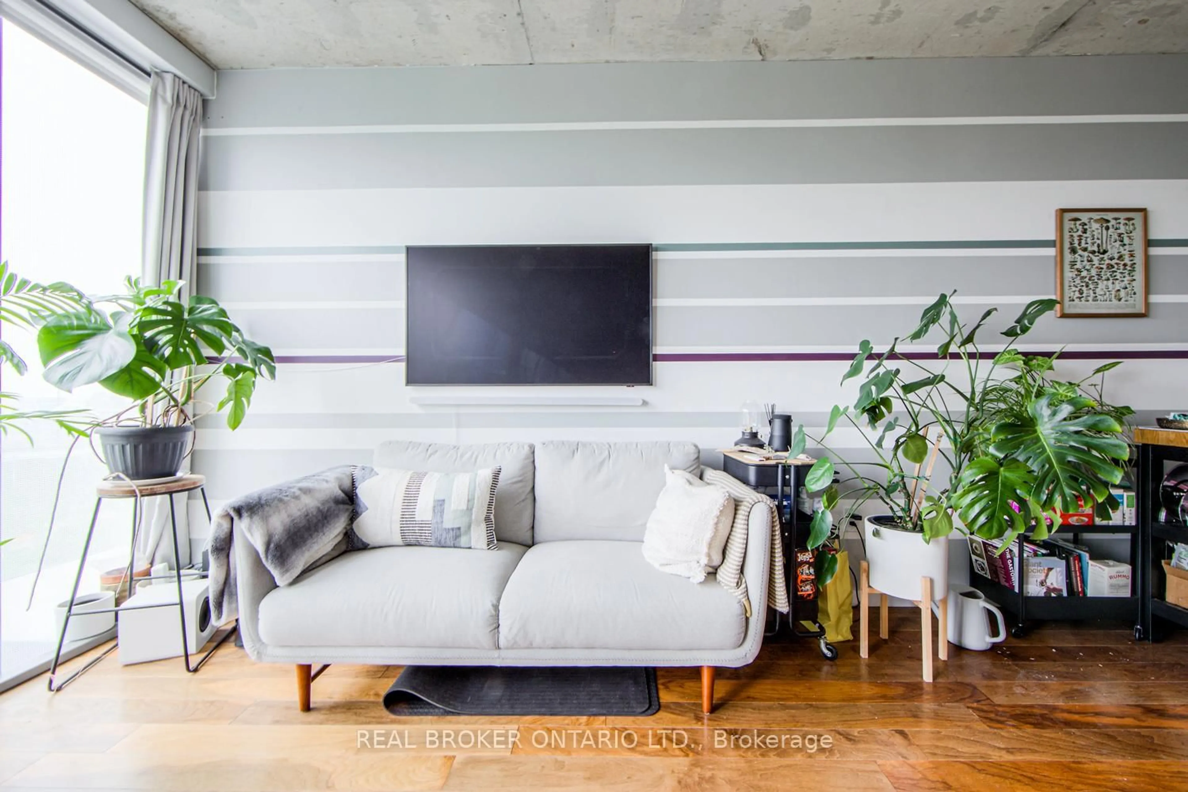 Living room with furniture, unknown for 32 Trolley Cres #423, Toronto Ontario M5A 0E8