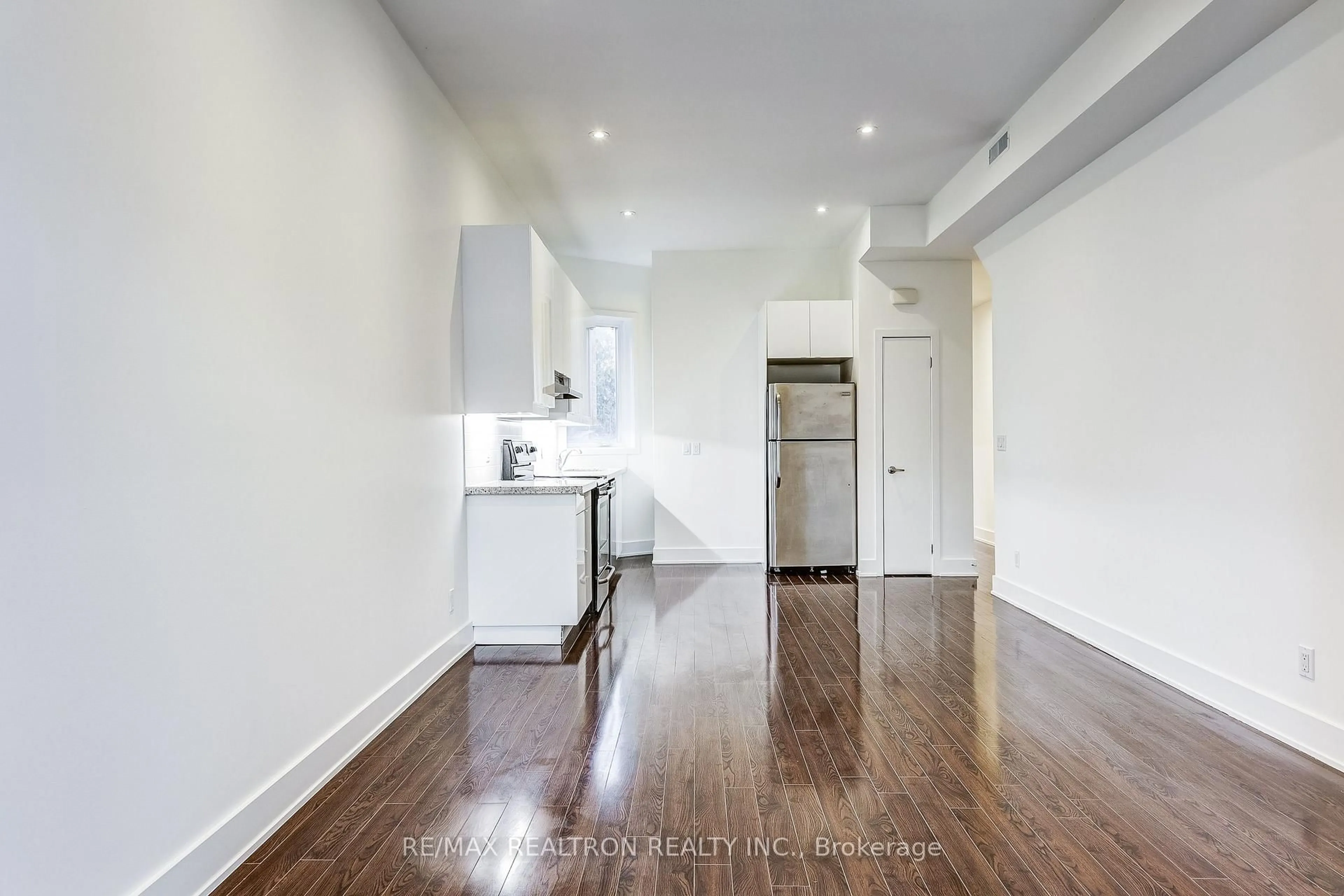 A pic of a room for 588 Ossington Ave, Toronto Ontario M6G 3T5