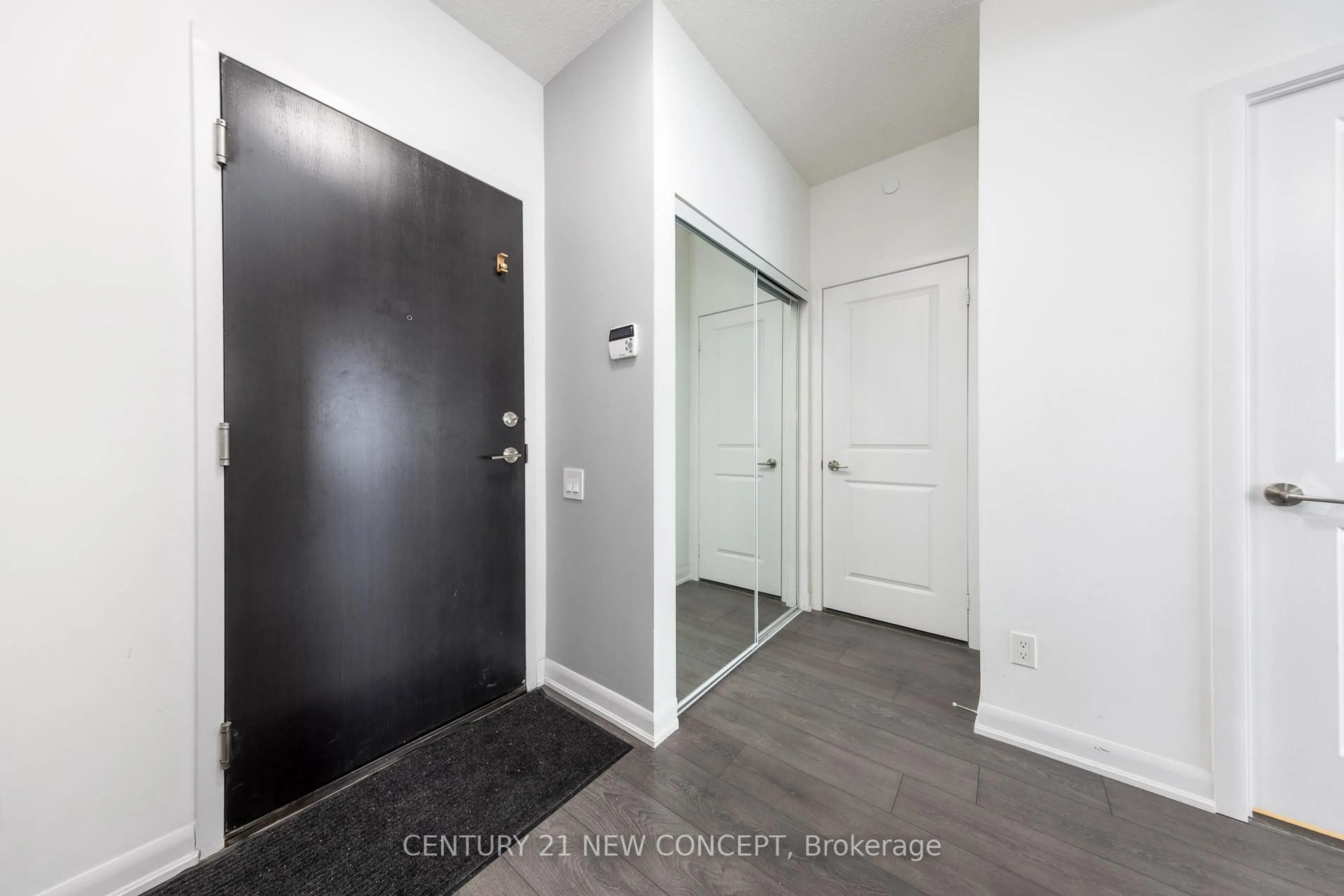 Indoor entryway for 5168 Yonge St #LPH603, Toronto Ontario M2N 0G1