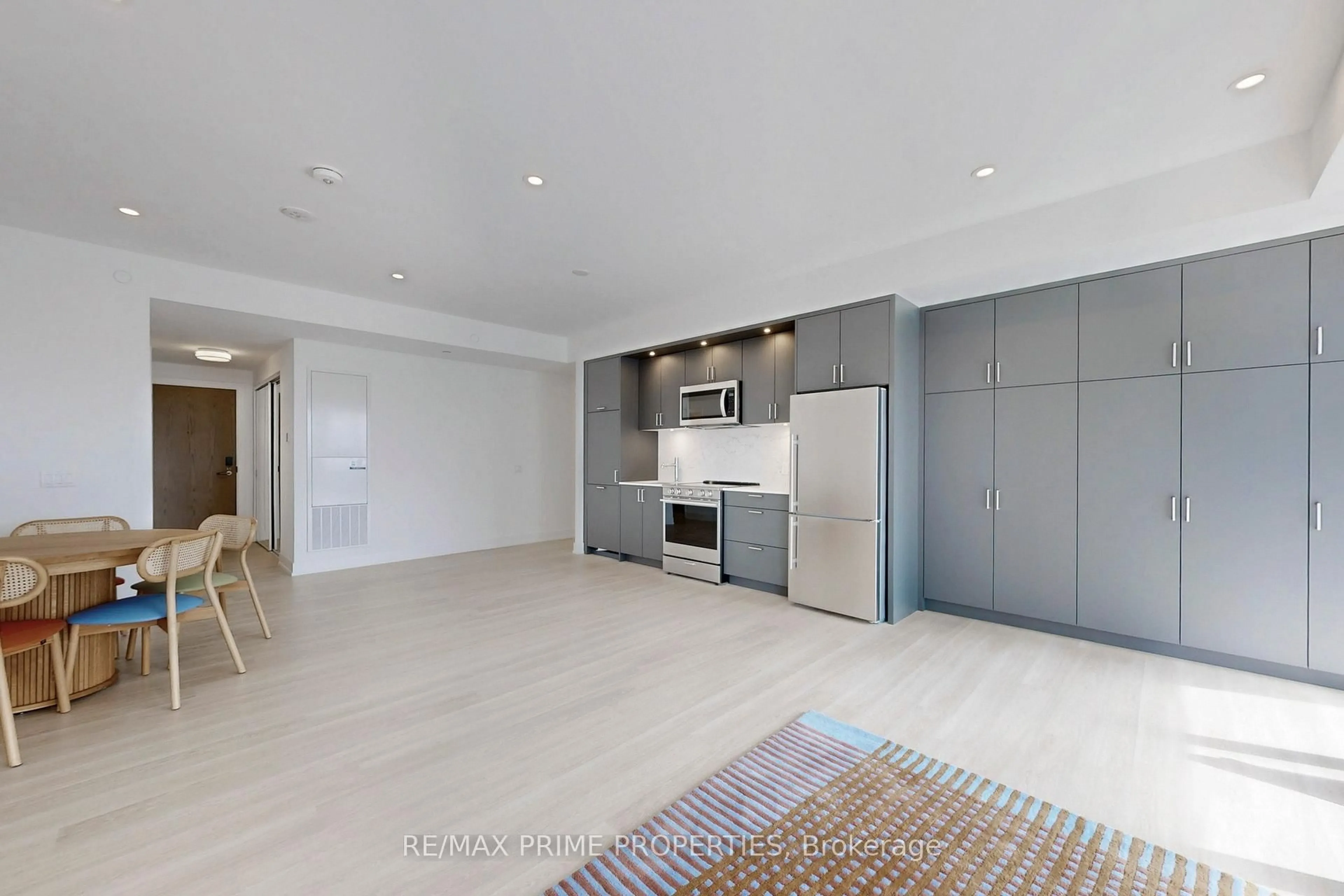 Open concept kitchen, unknown for 30 Inn On The Park Dr #2401, Toronto Ontario M3C 0P7