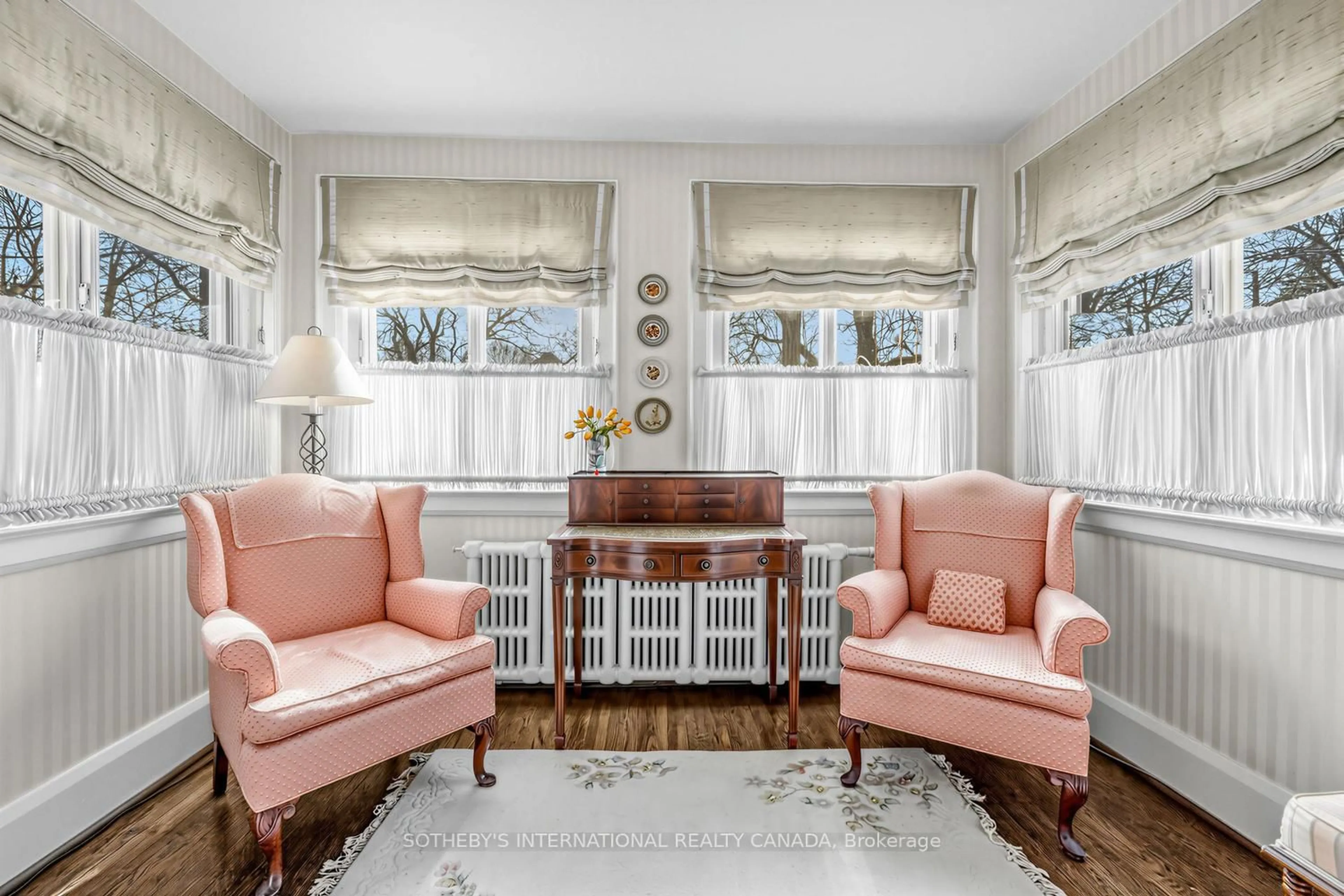 Living room with furniture, unknown for 214 Belsize Dr, Toronto Ontario M4S 1M4