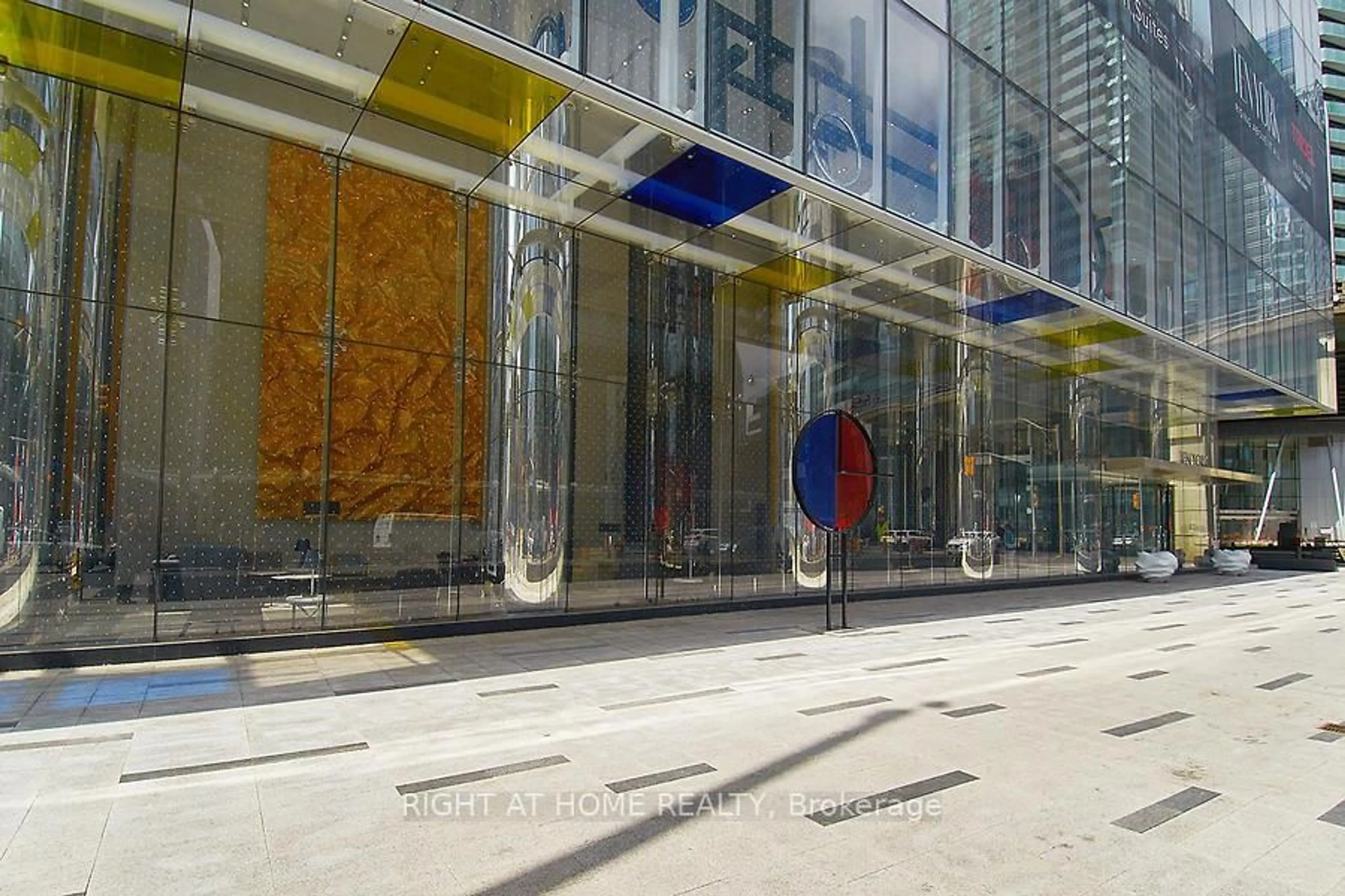 Indoor foyer for 10 York St #3712, Toronto Ontario M5J 2Z2