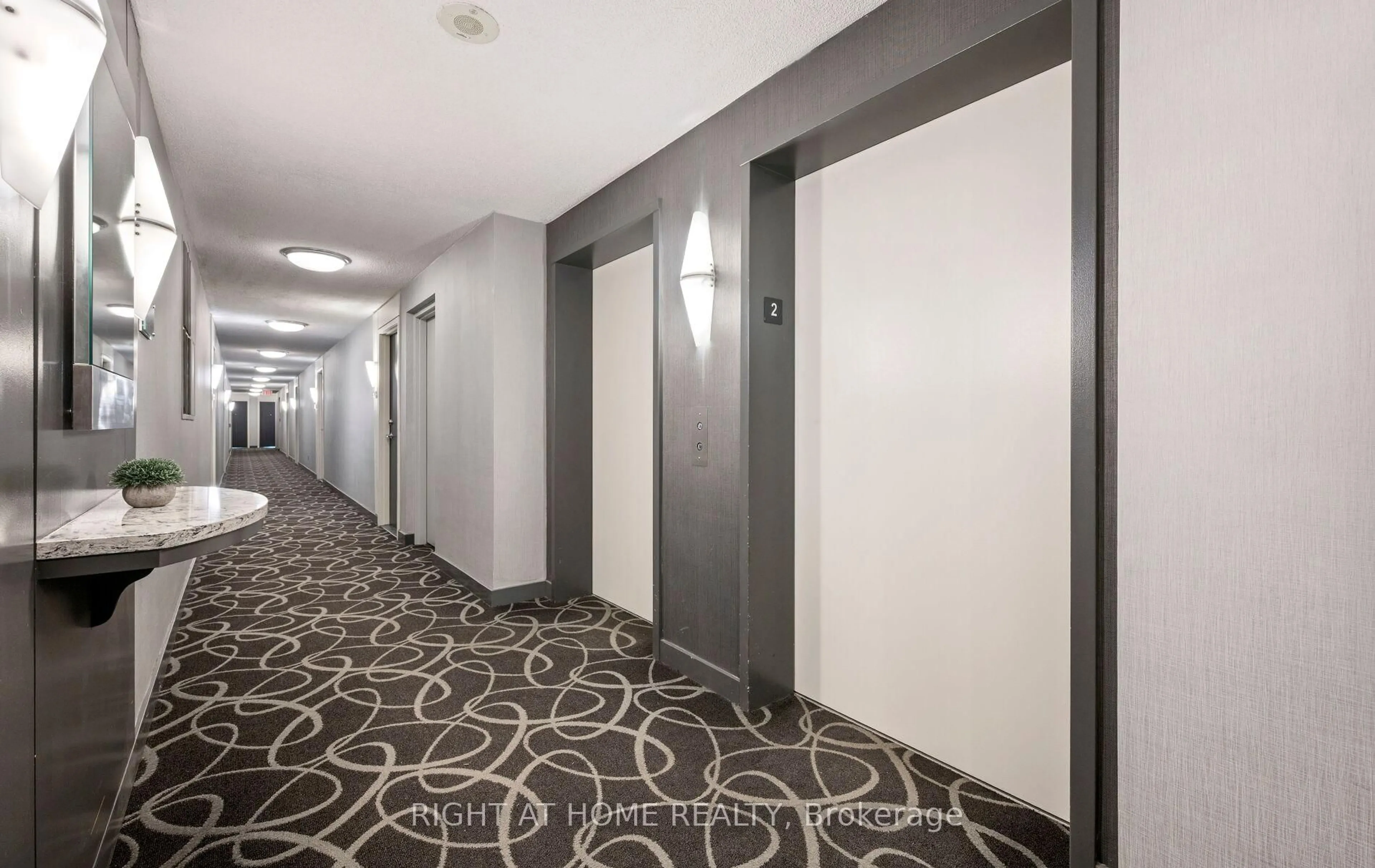 Indoor foyer for 600 Queens Quay #219, Toronto Ontario M5V 3M3