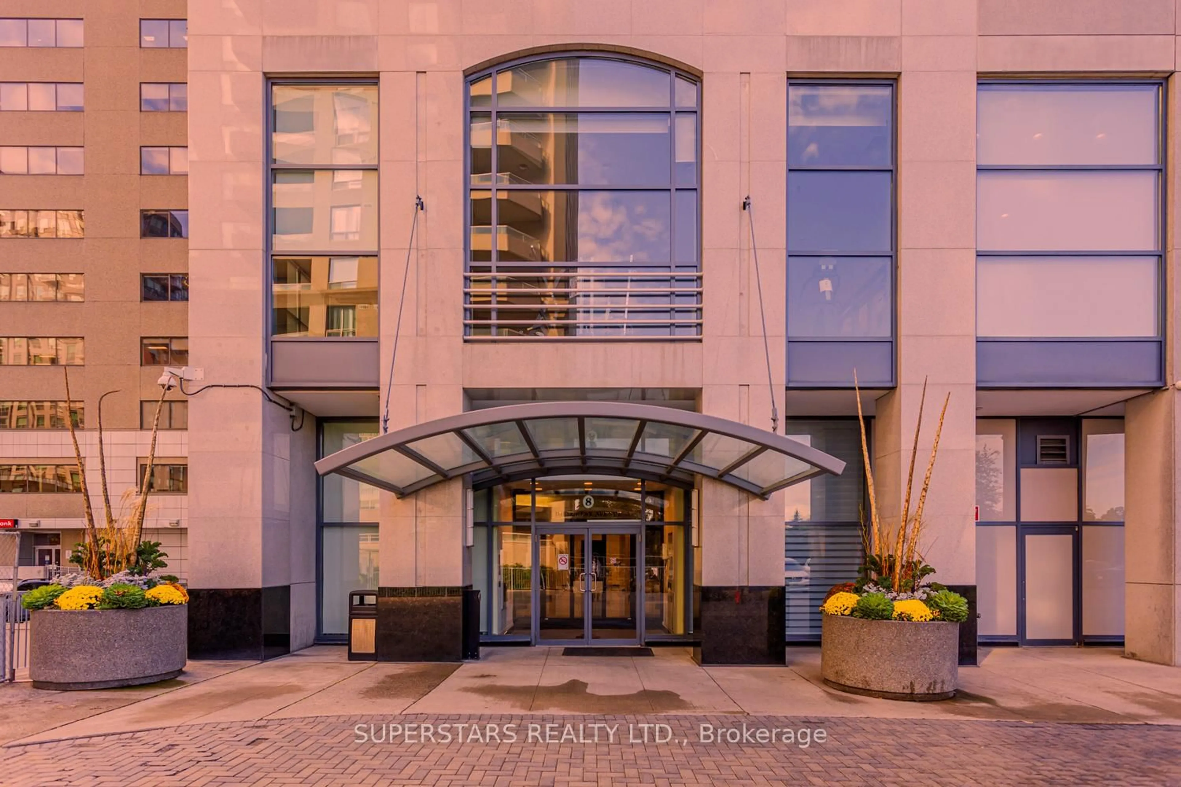 Indoor foyer for 8 Hillcrest Ave #1509, Toronto Ontario M2N 6Y6