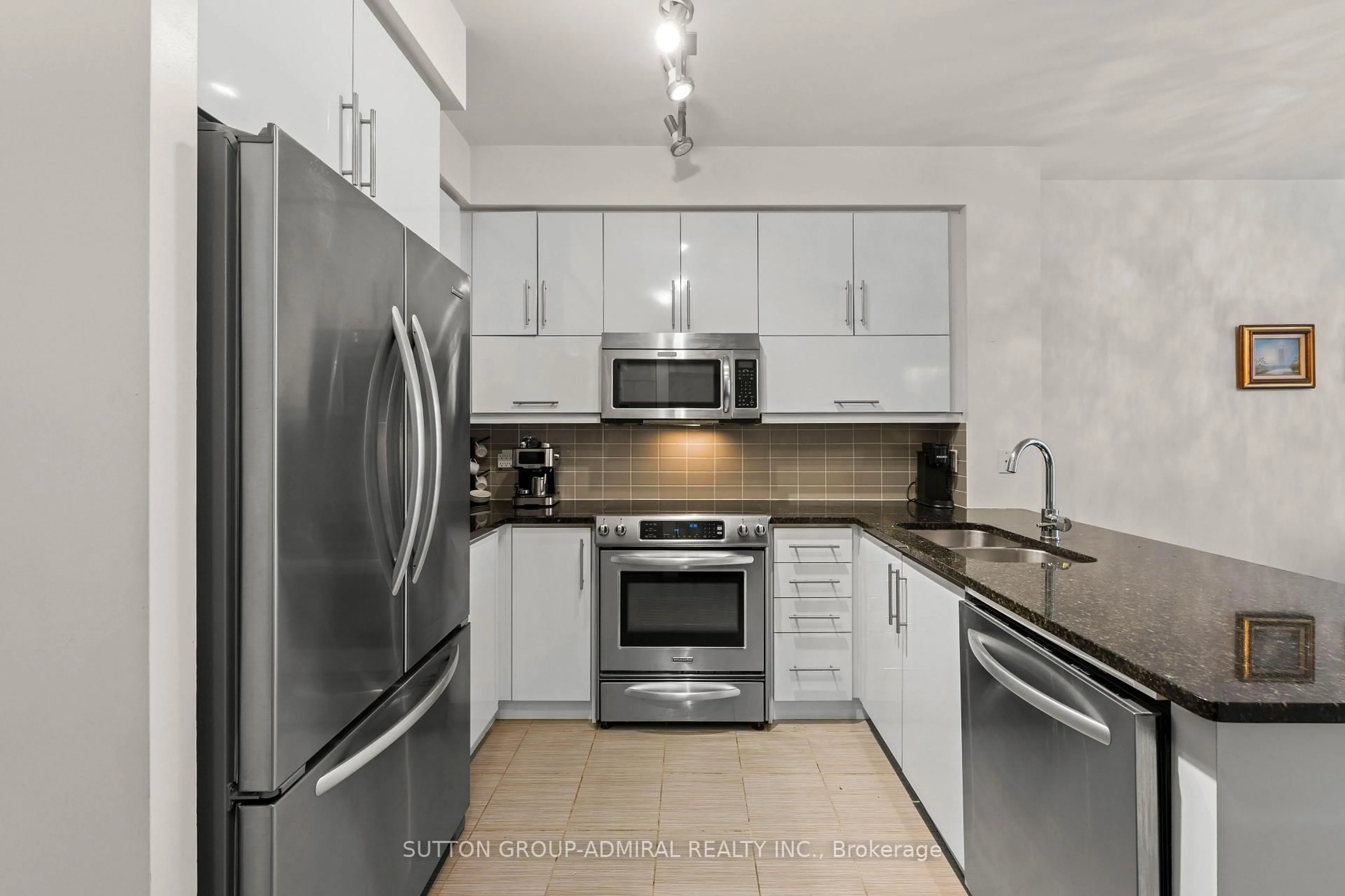 Standard kitchen, unknown for 825 Church St #516, Toronto Ontario M4W 3Z4