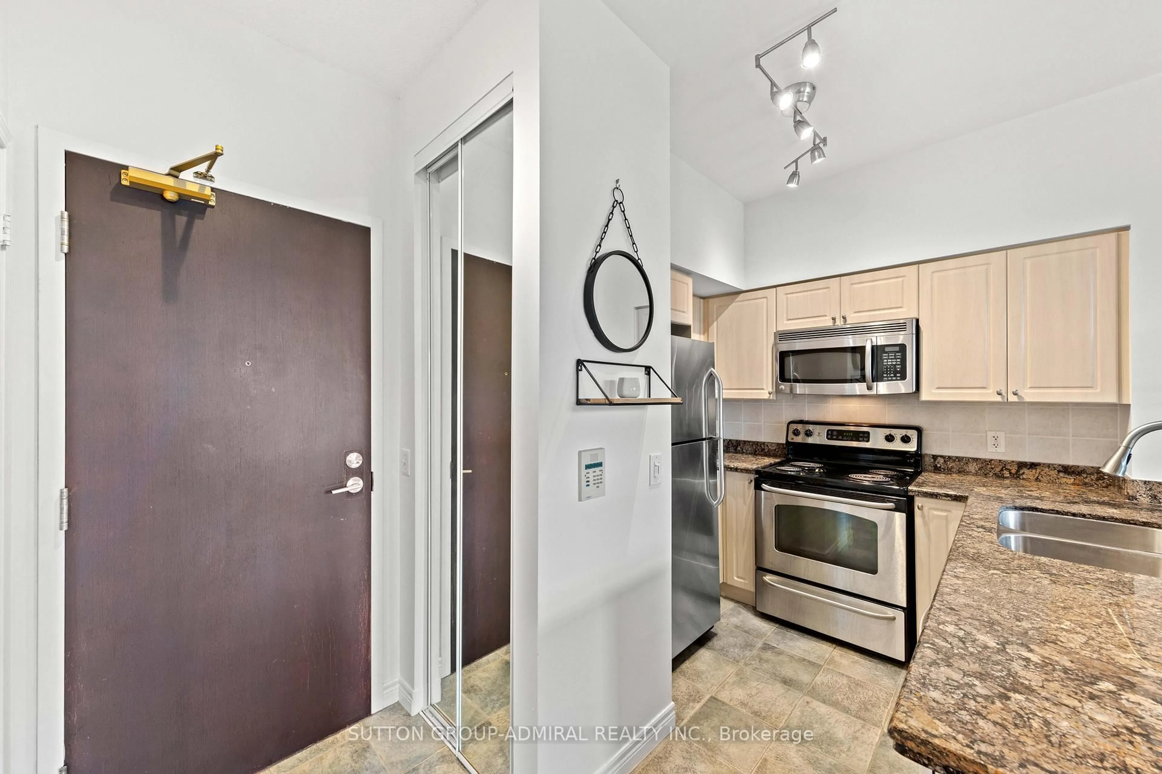 Standard kitchen, ceramic/tile floor for 51 Lower Simcoe St #210, Toronto Ontario M5J 3A2