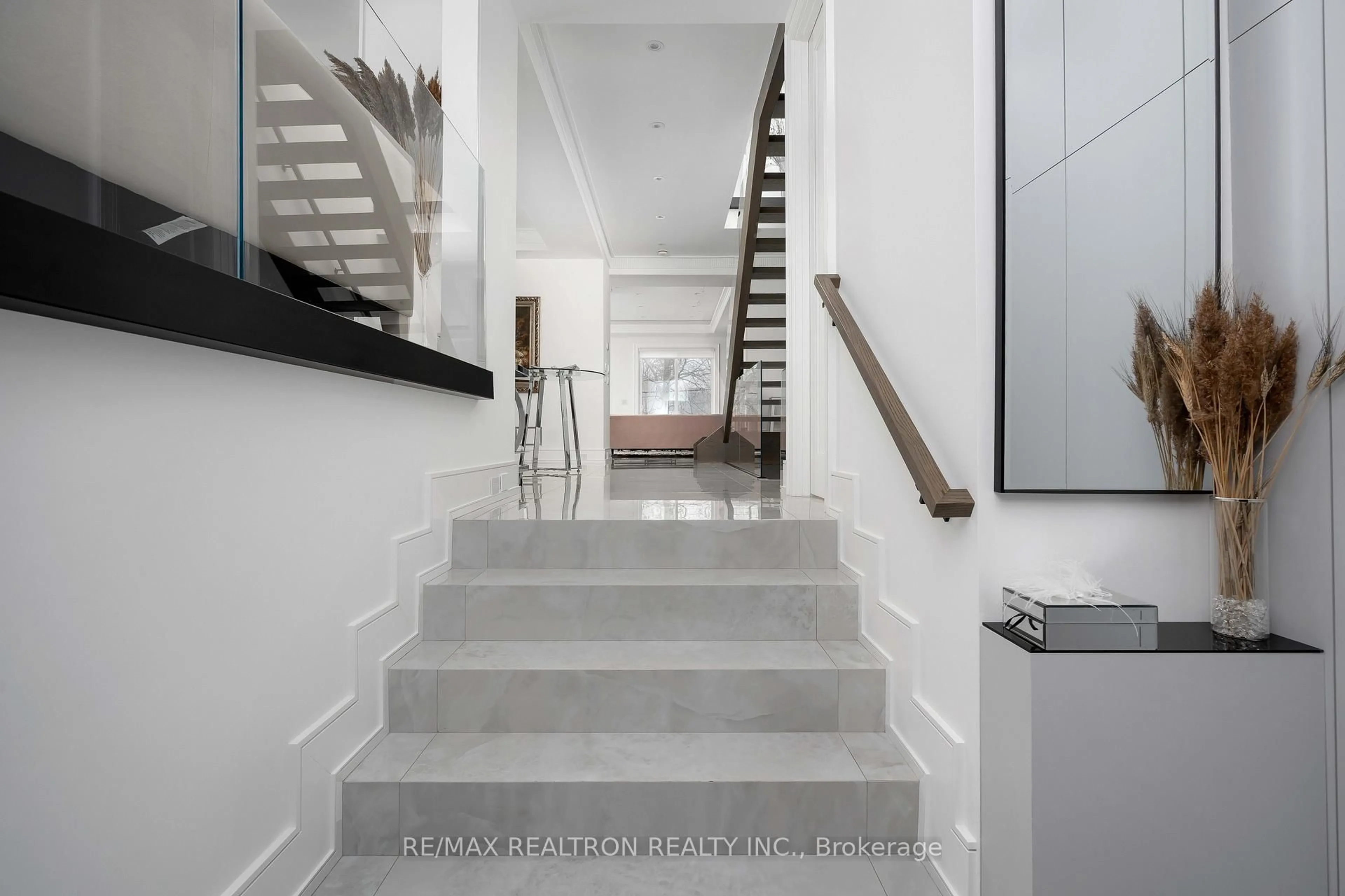Stairs for 245 Patricia Ave, Toronto Ontario M2M 1J7