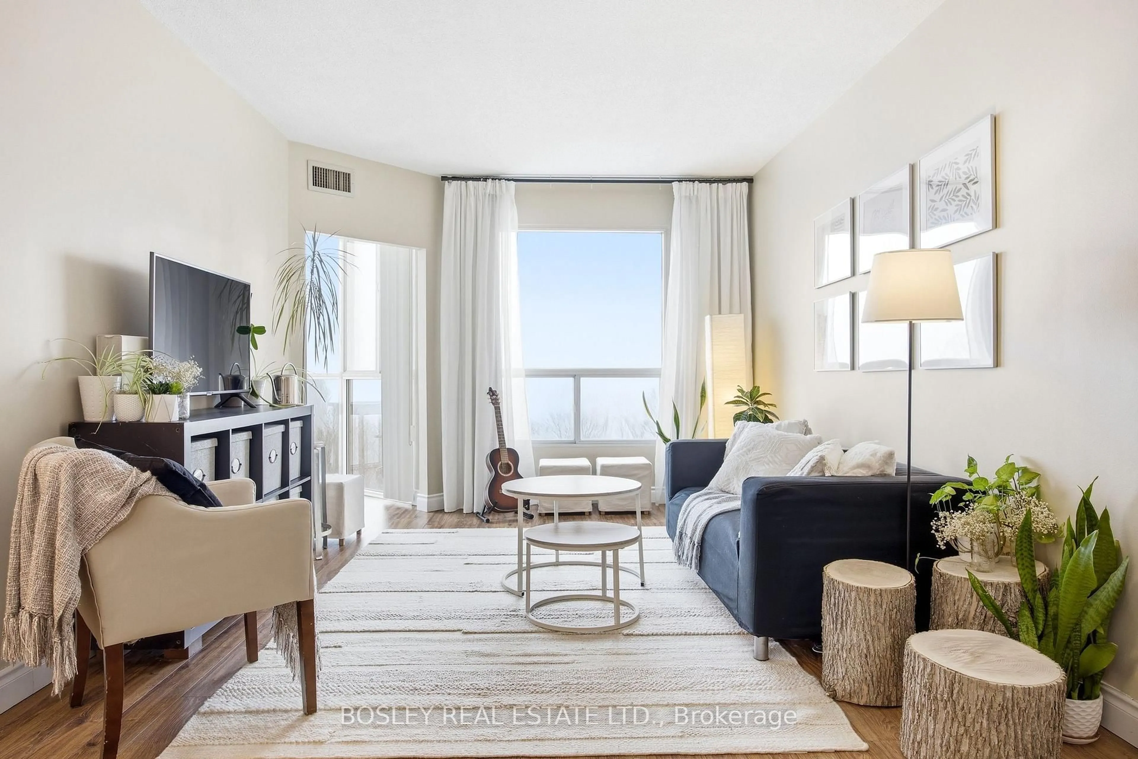 Living room with furniture, unknown for 5 Concorde Pl #611, Toronto Ontario M3C 3M8