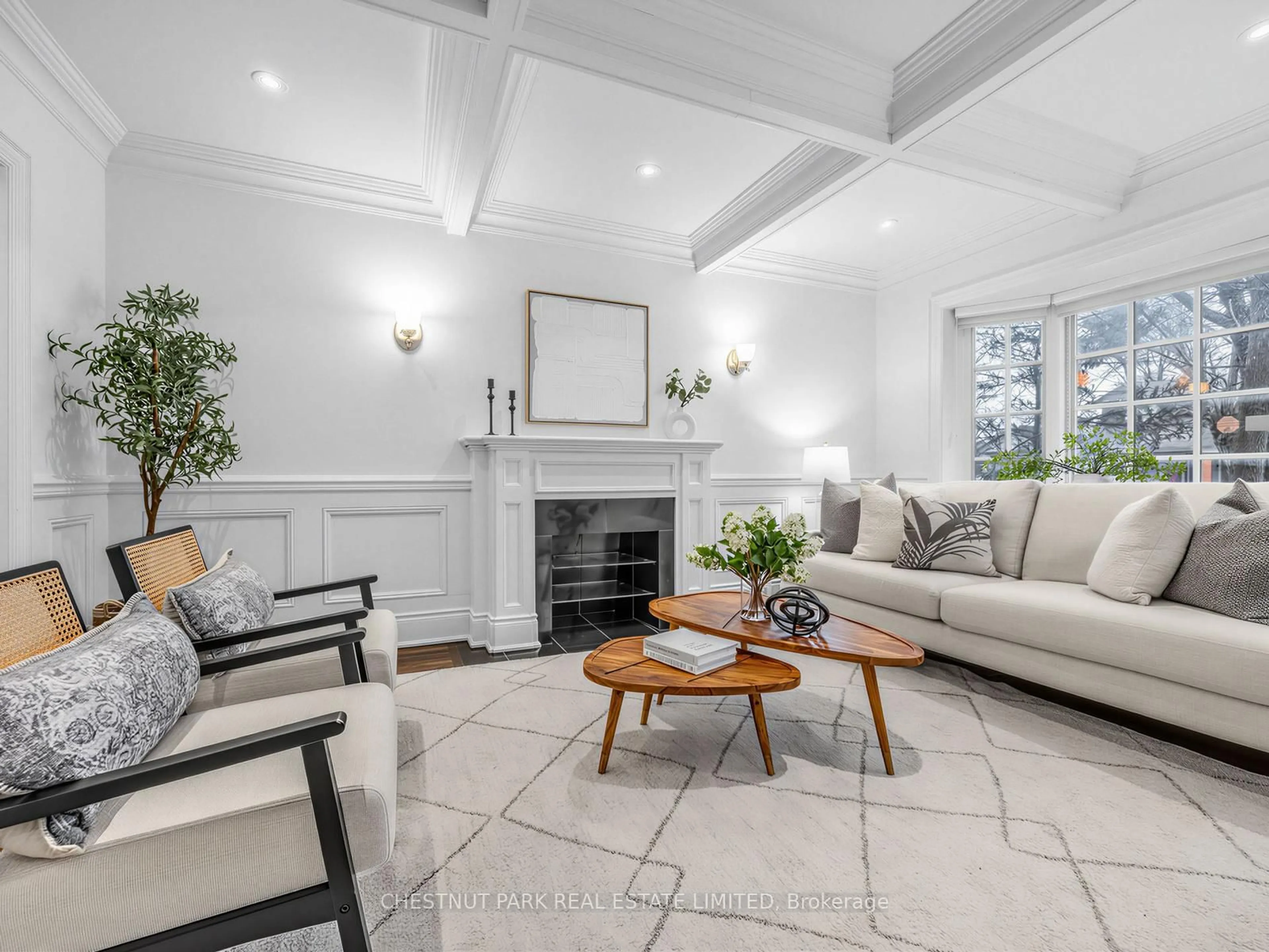 Living room with furniture, unknown for 122 Randolph Rd, Toronto Ontario M4G 3R9