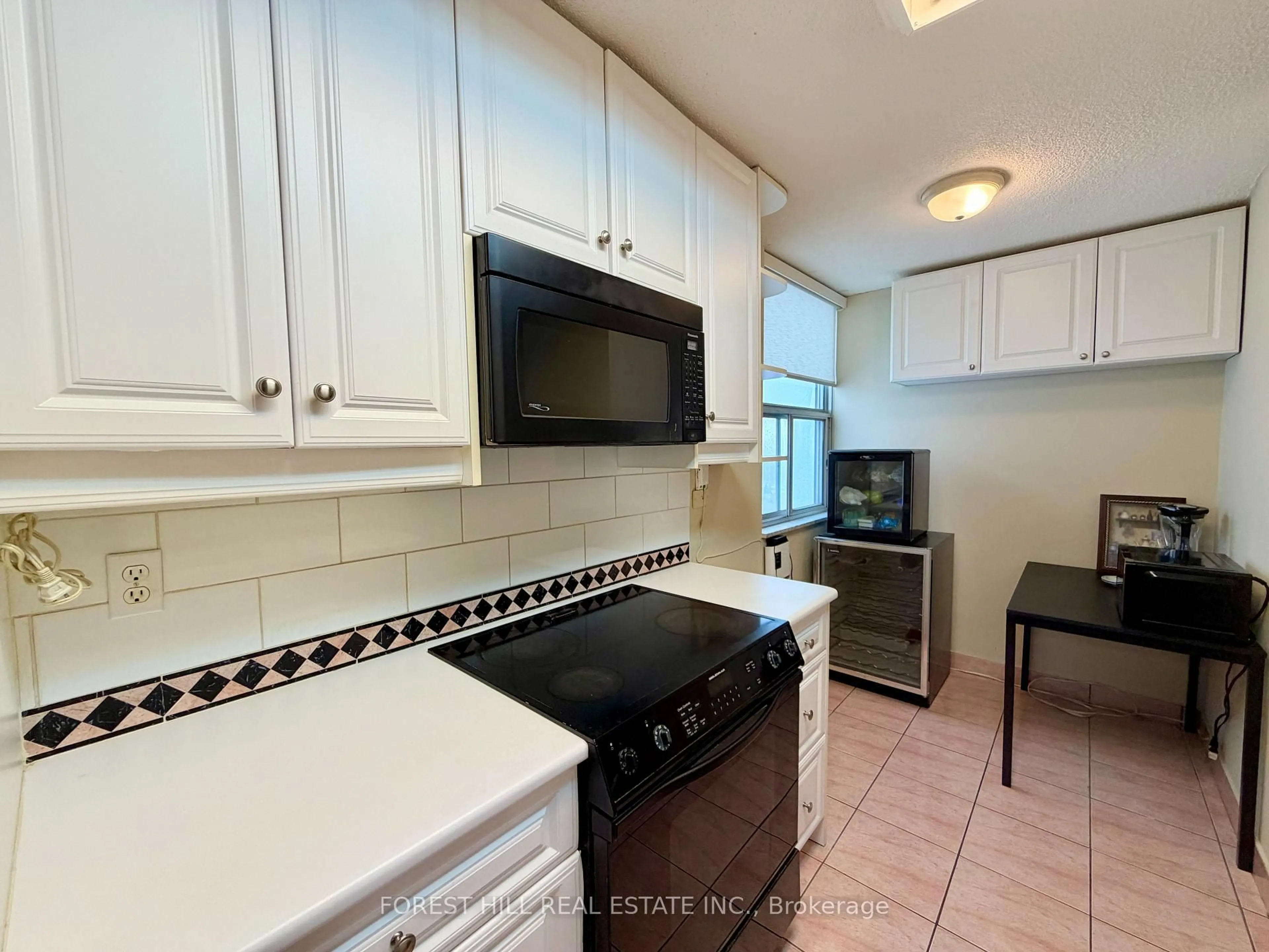 Standard kitchen, ceramic/tile floor for 205 Hilda Ave #1903, Toronto Ontario M2M 4B1