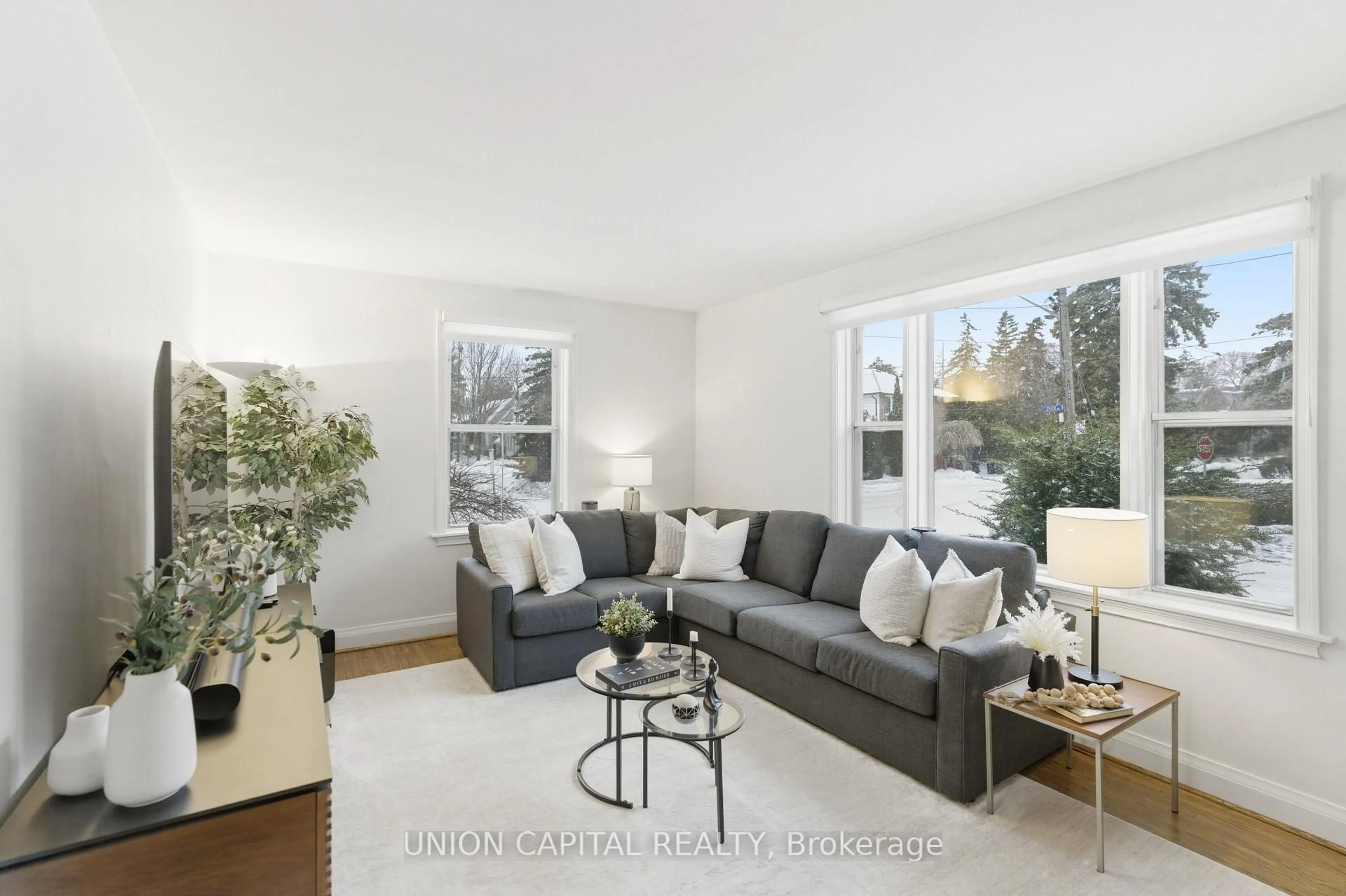 Living room with furniture, unknown for 71 Stuart Cres, Toronto Ontario M2N 1A8