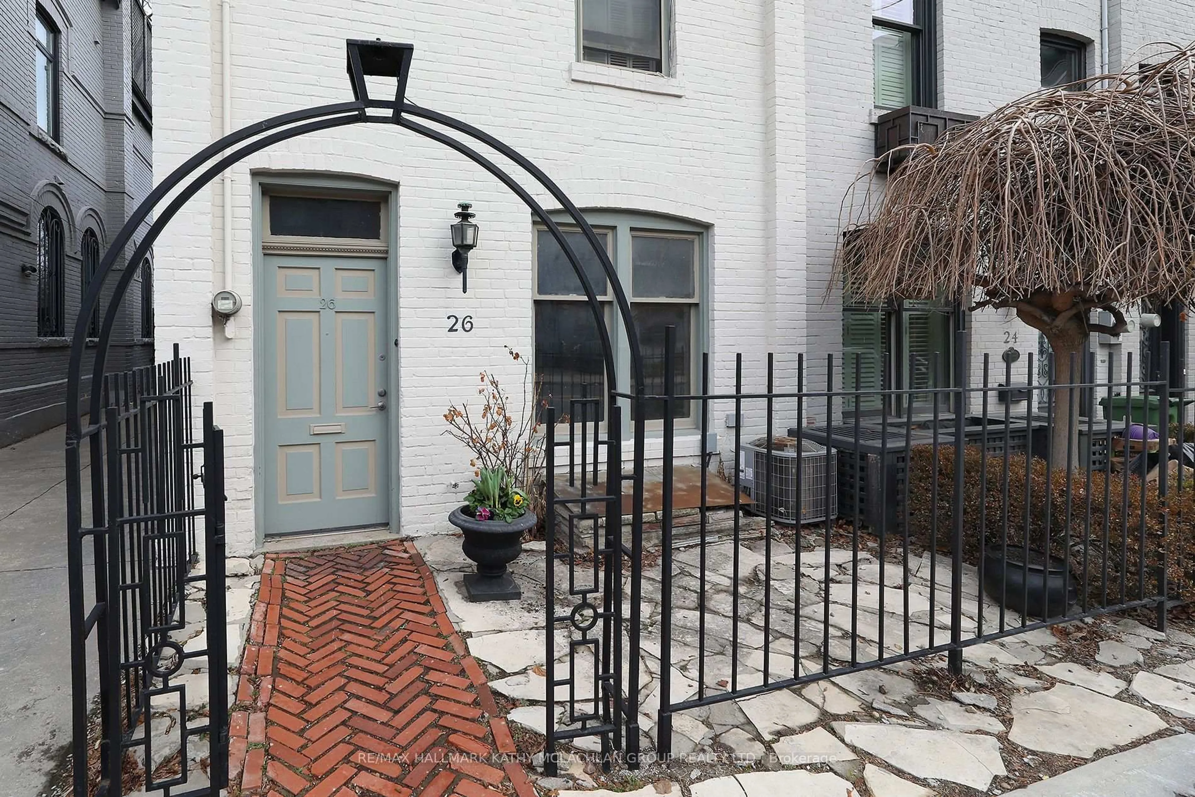 Patio, street for 26 Belmont St, Toronto Ontario M5R 1P8