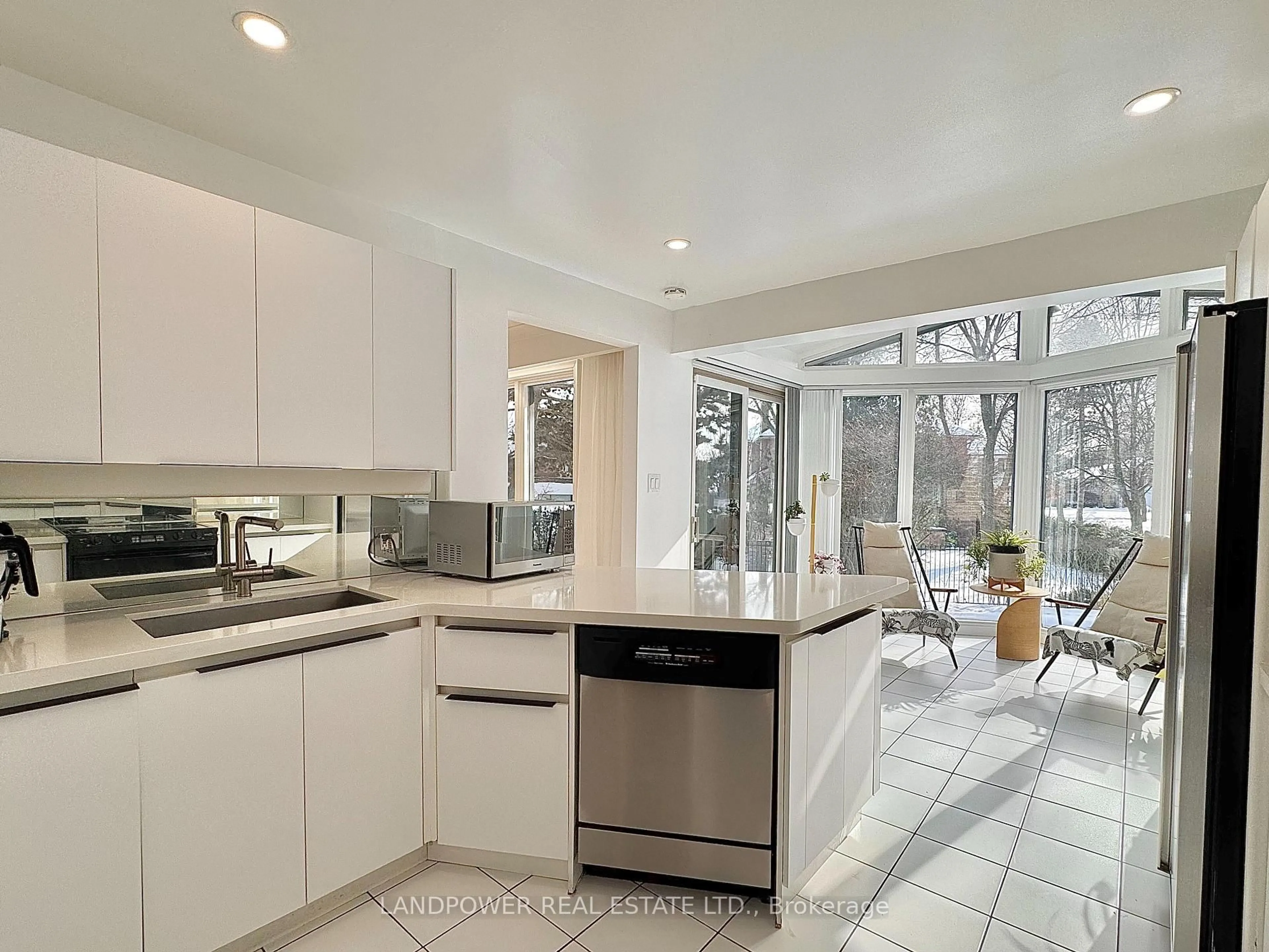 Open concept kitchen, ceramic/tile floor for 9 Alderdale Crt, Toronto Ontario M3B 2H8