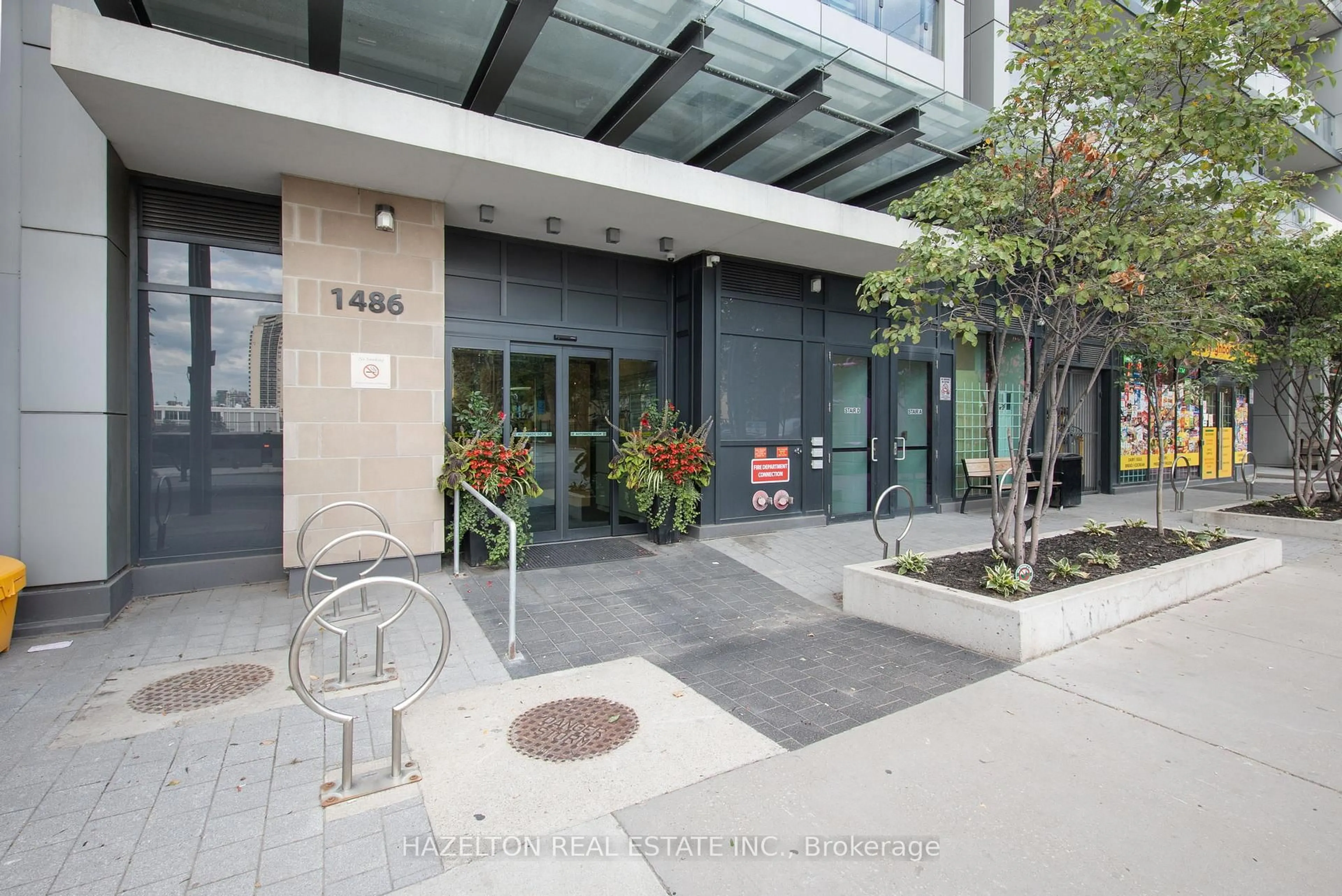 Indoor foyer for 1486 Bathurst St #1802, Toronto Ontario M5P 3G9