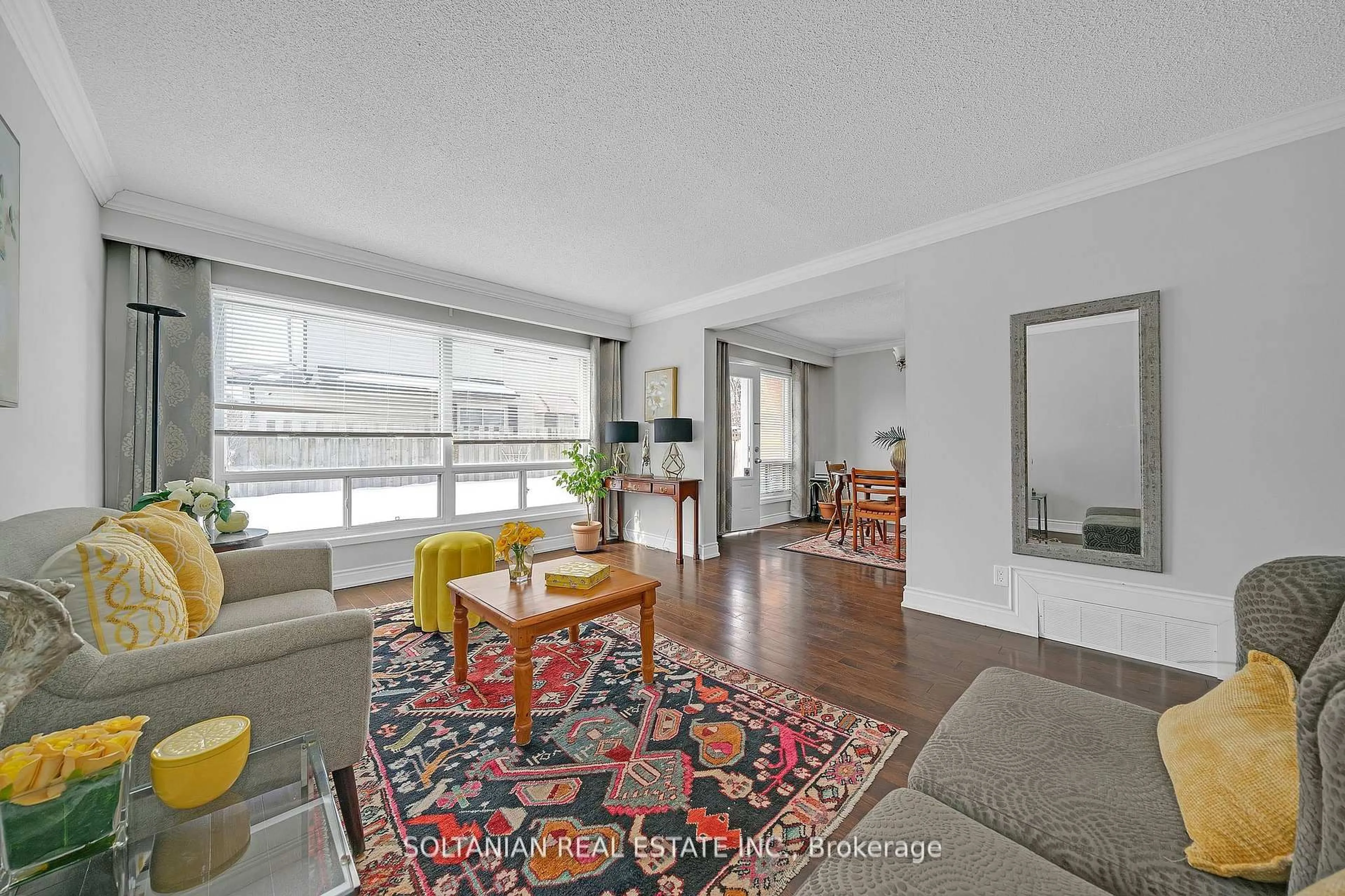 Living room with furniture, unknown for 158 Hilda Ave, Toronto Ontario M2M 1V9