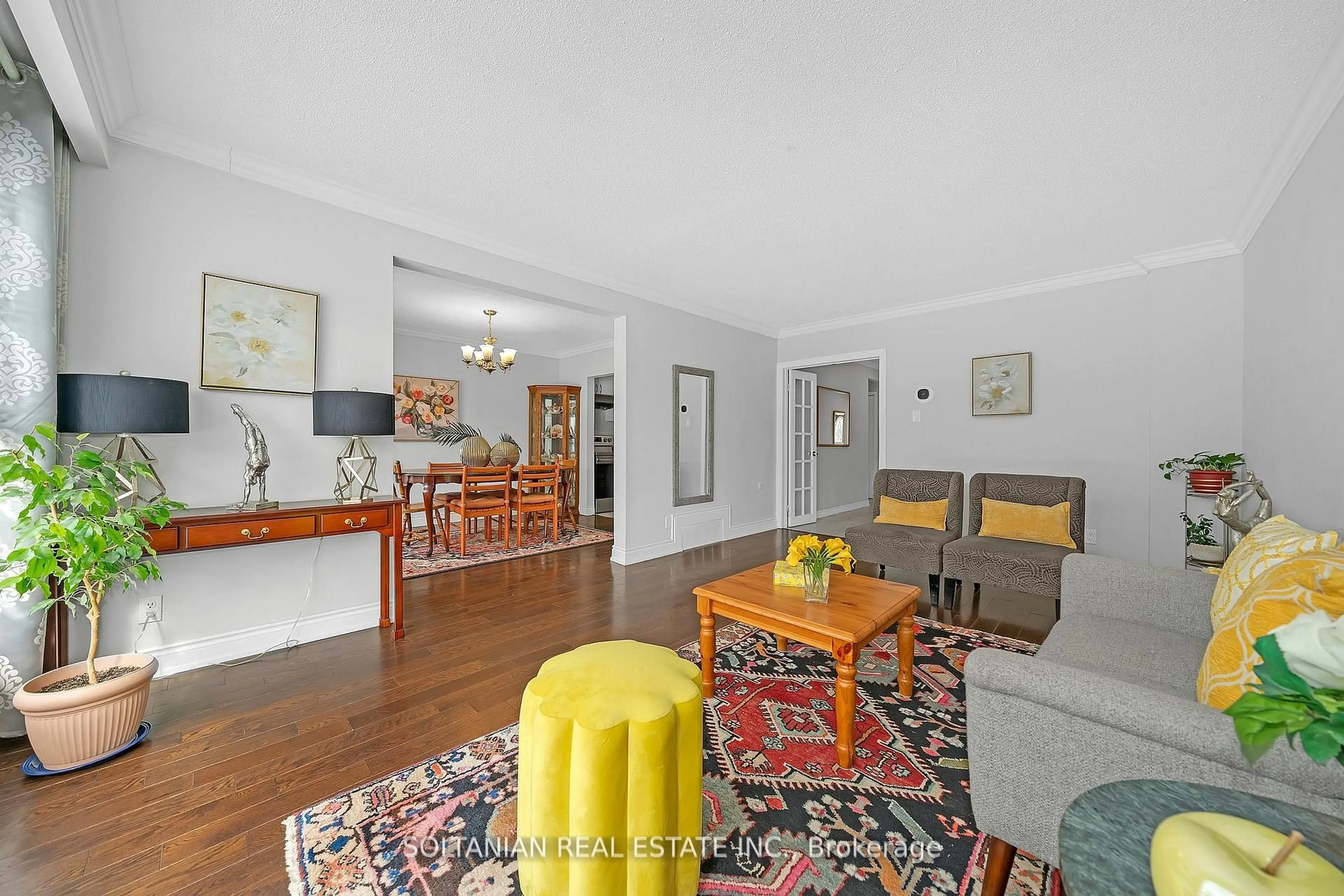 Living room with furniture, unknown for 158 Hilda Ave, Toronto Ontario M2M 1V9