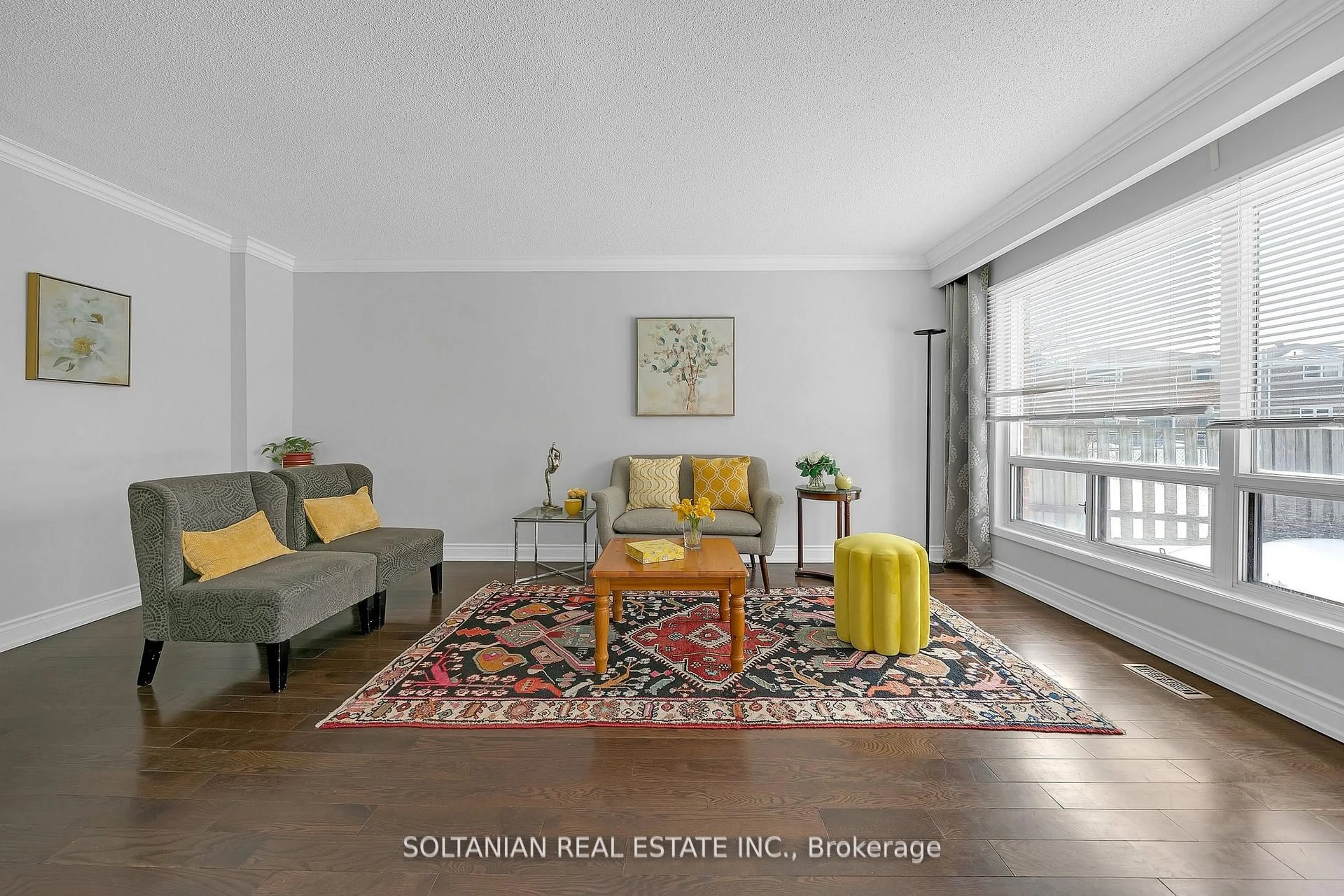 Living room with furniture, unknown for 158 Hilda Ave, Toronto Ontario M2M 1V9