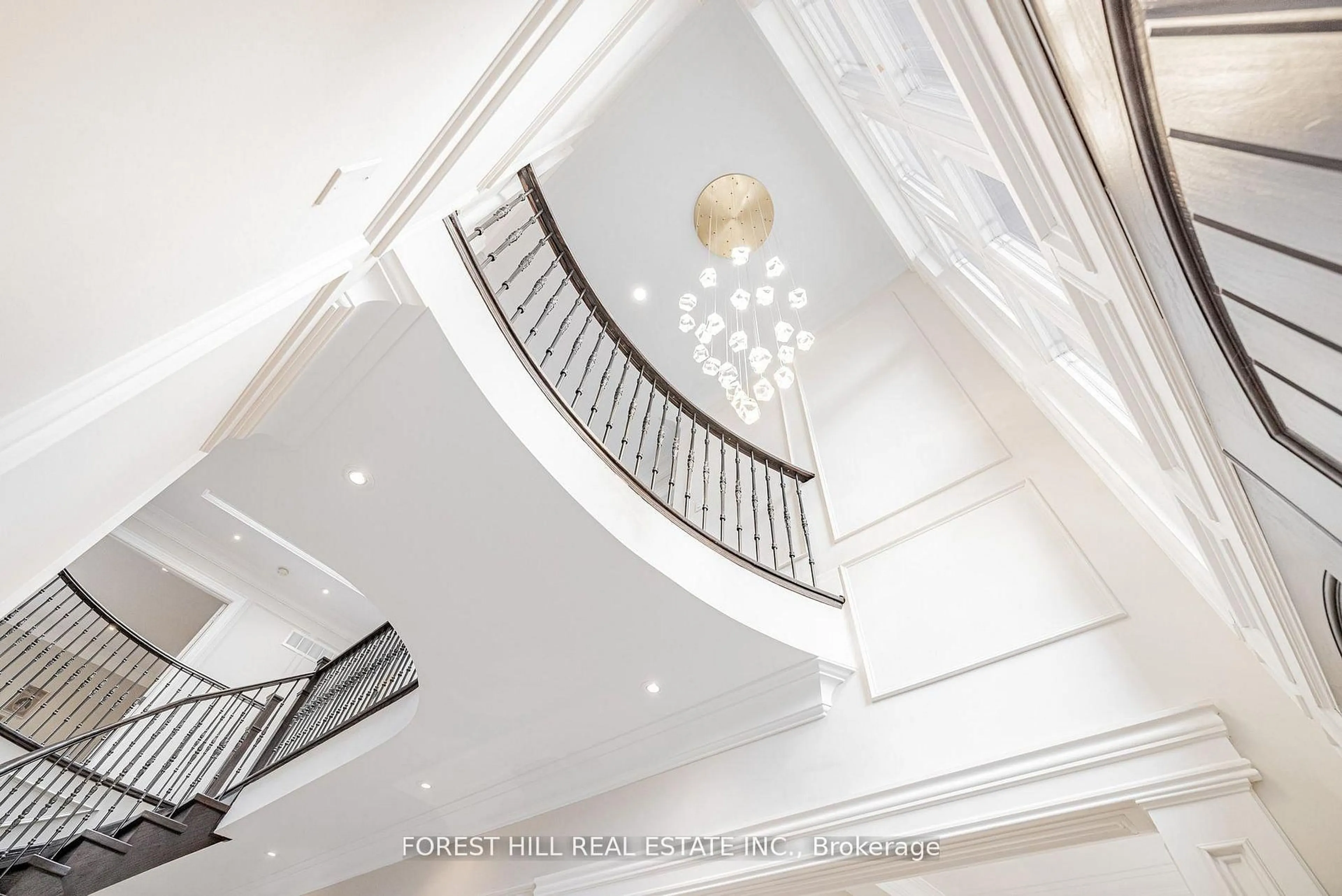 Indoor foyer for 47 Terrace Ave, Toronto Ontario M2R 1G1