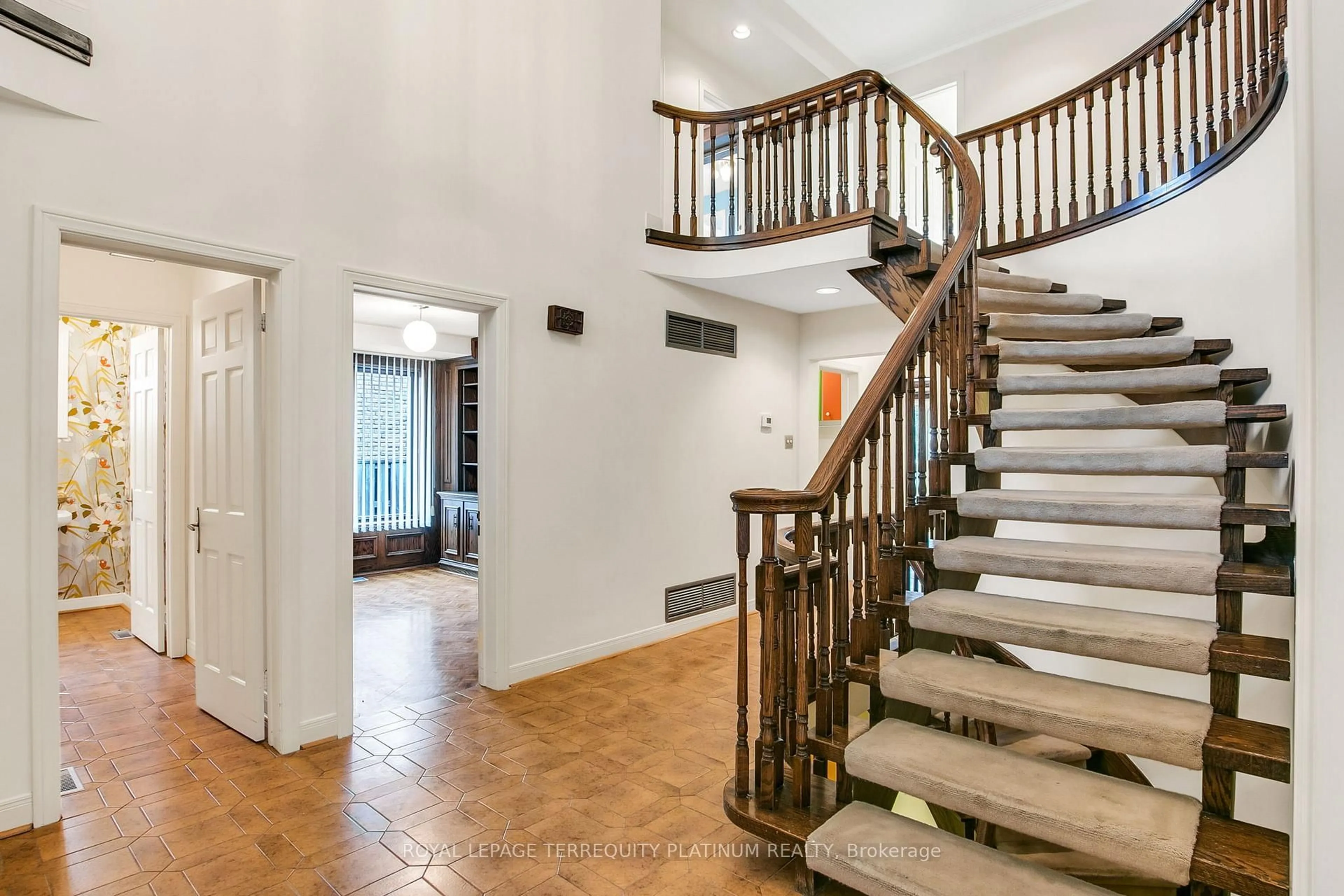 Indoor foyer for 9 Apollo Dr, Toronto Ontario M3B 2G7