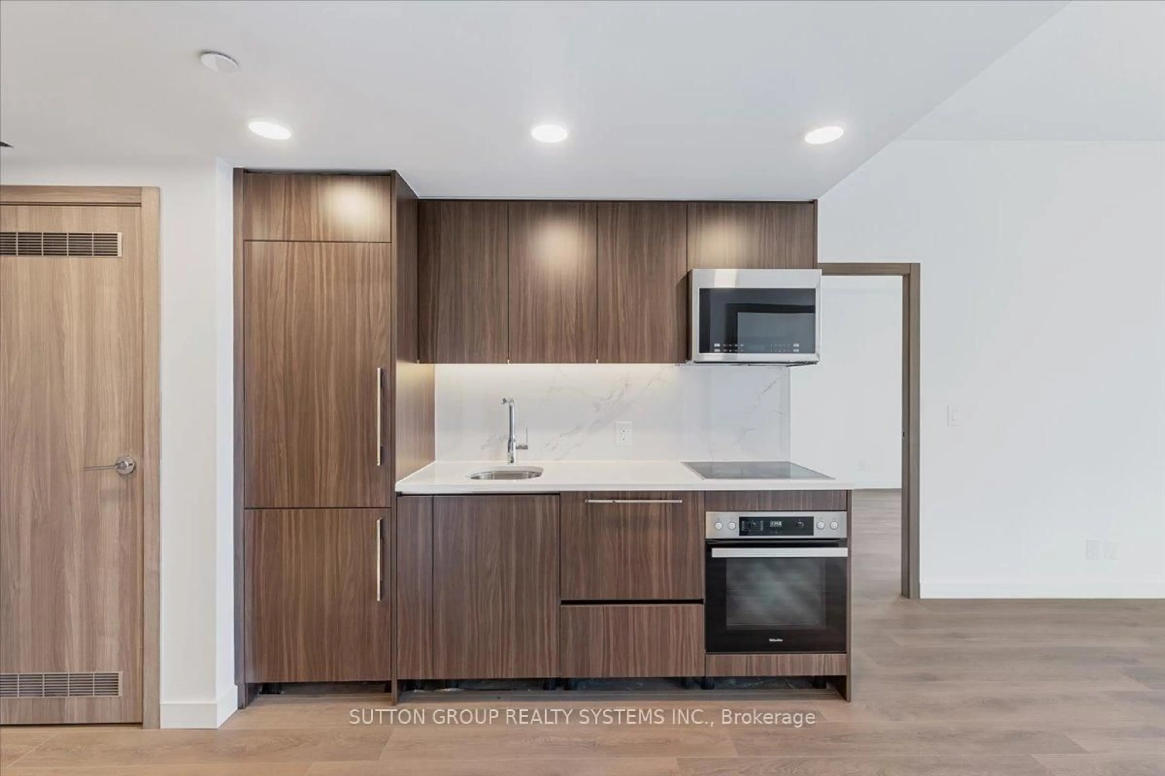 Standard kitchen, wood/laminate floor for 38 Widmer St #2302, Toronto Ontario M5V 2E9