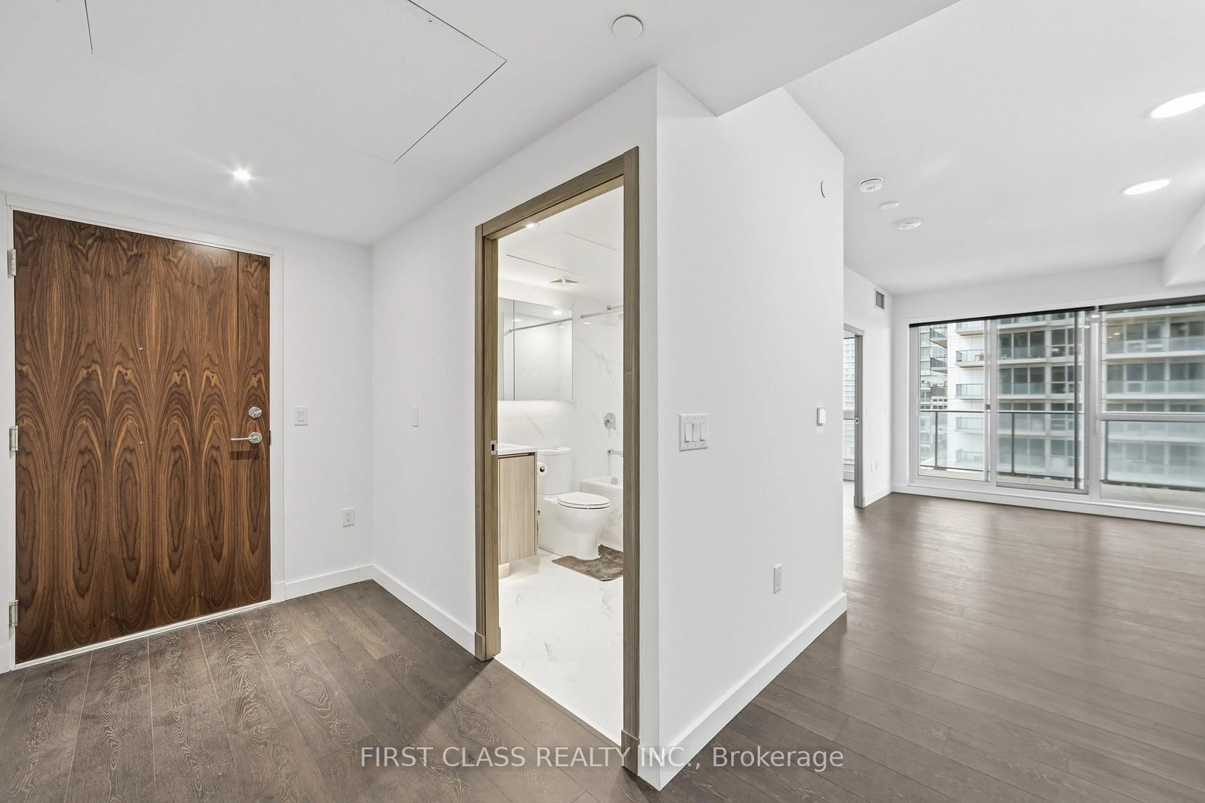 Indoor entryway for 27 McMahon Dr #815, Toronto Ontario M2K 0J2