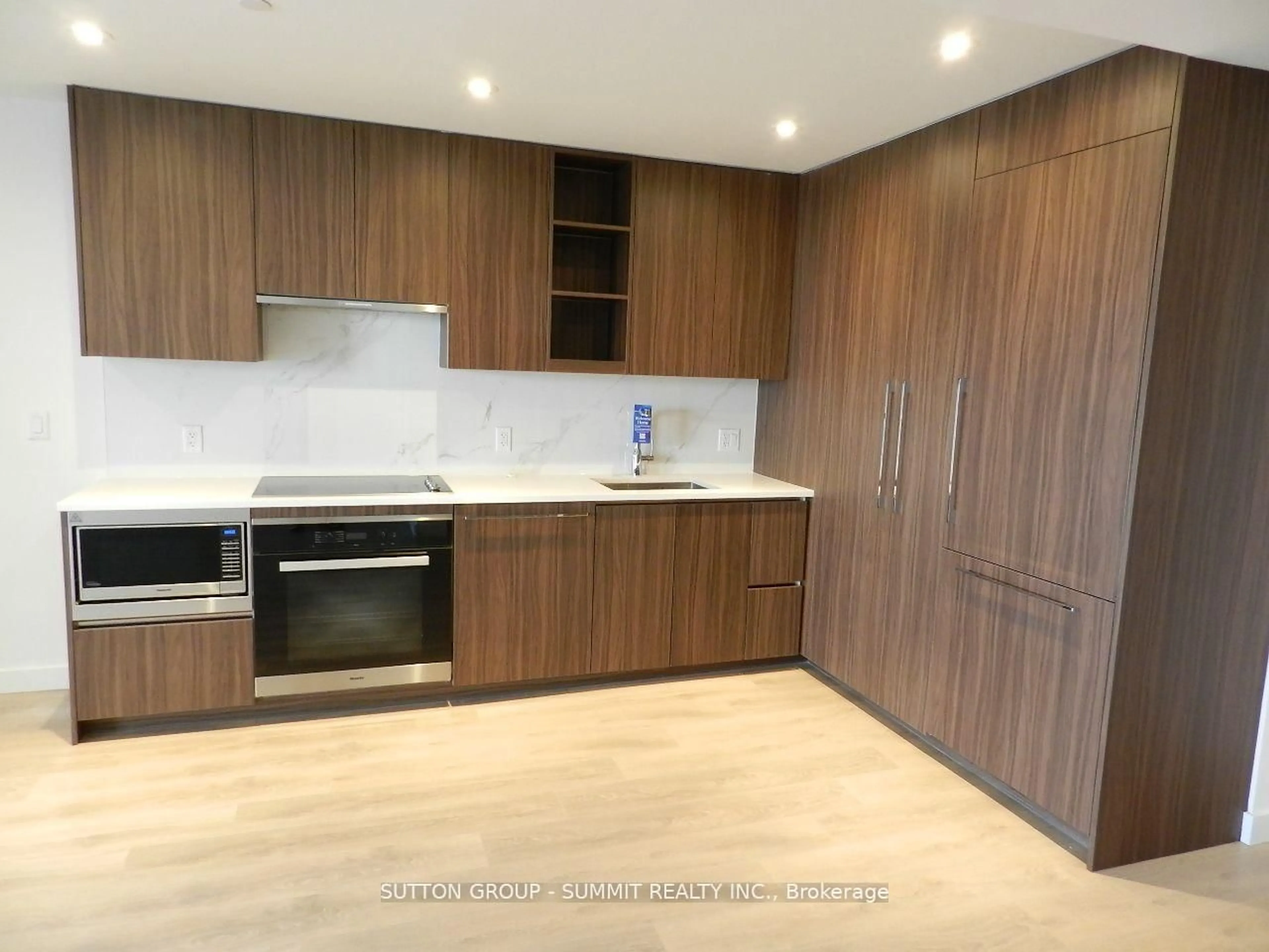 Standard kitchen, wood/laminate floor for 25 McMahon Ave #1908, Toronto Ontario M2K 0J1