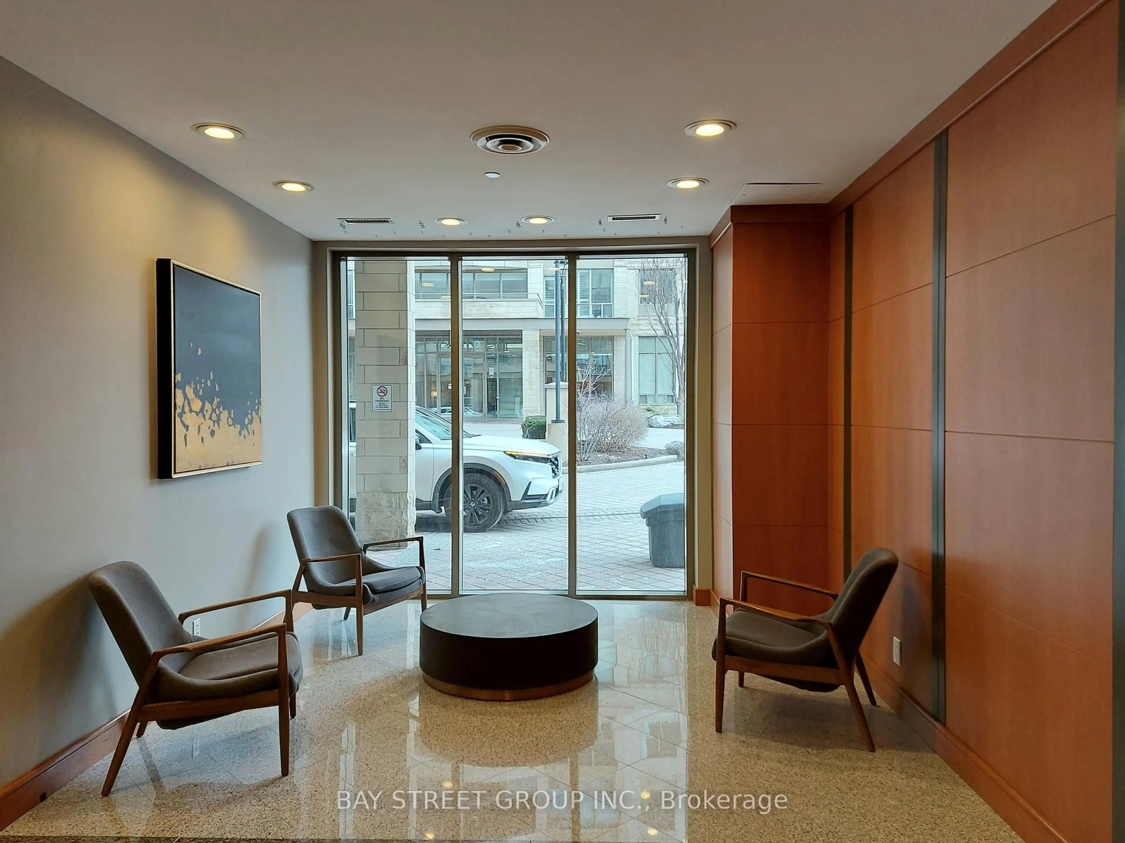 Indoor foyer for 256 Doris Ave #1111, Toronto Ontario M2N 6X8