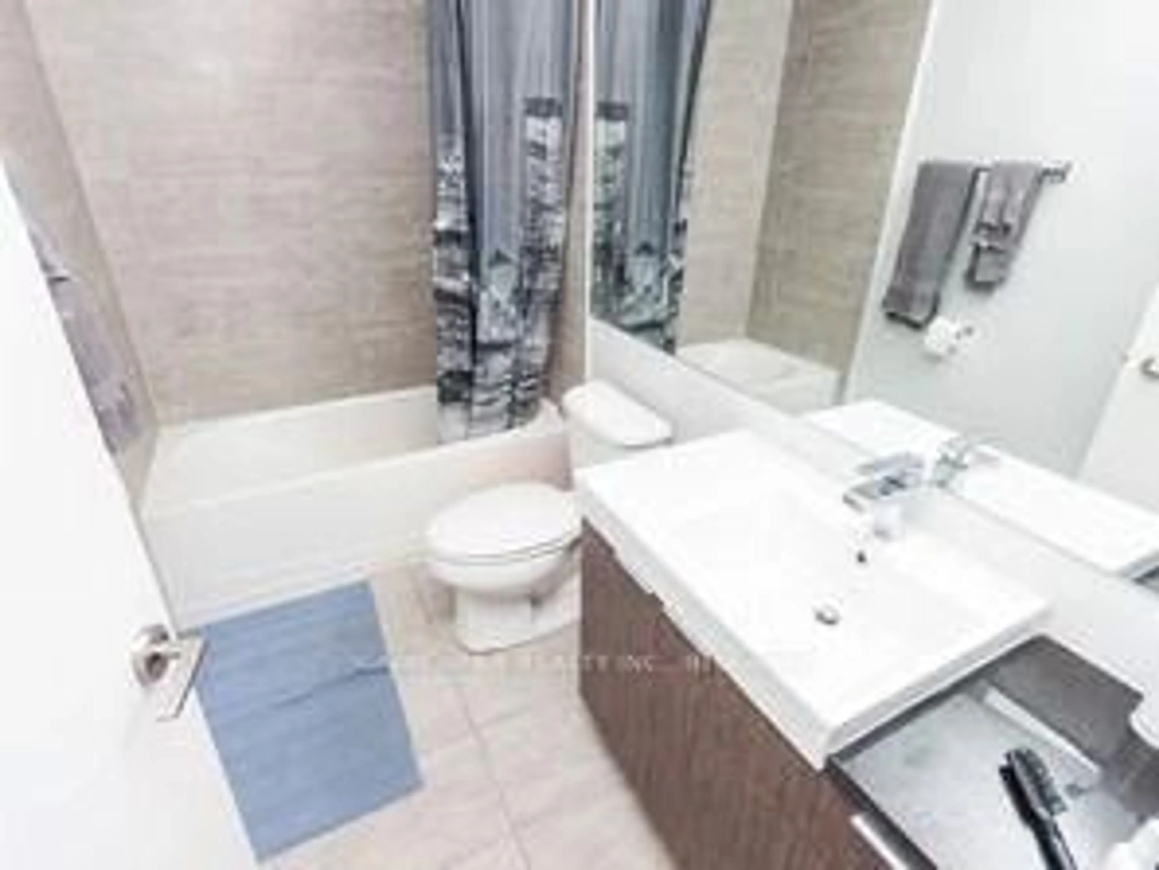 Standard bathroom, ceramic/tile floor for 478 King St #209, Toronto Ontario M5V 0A8