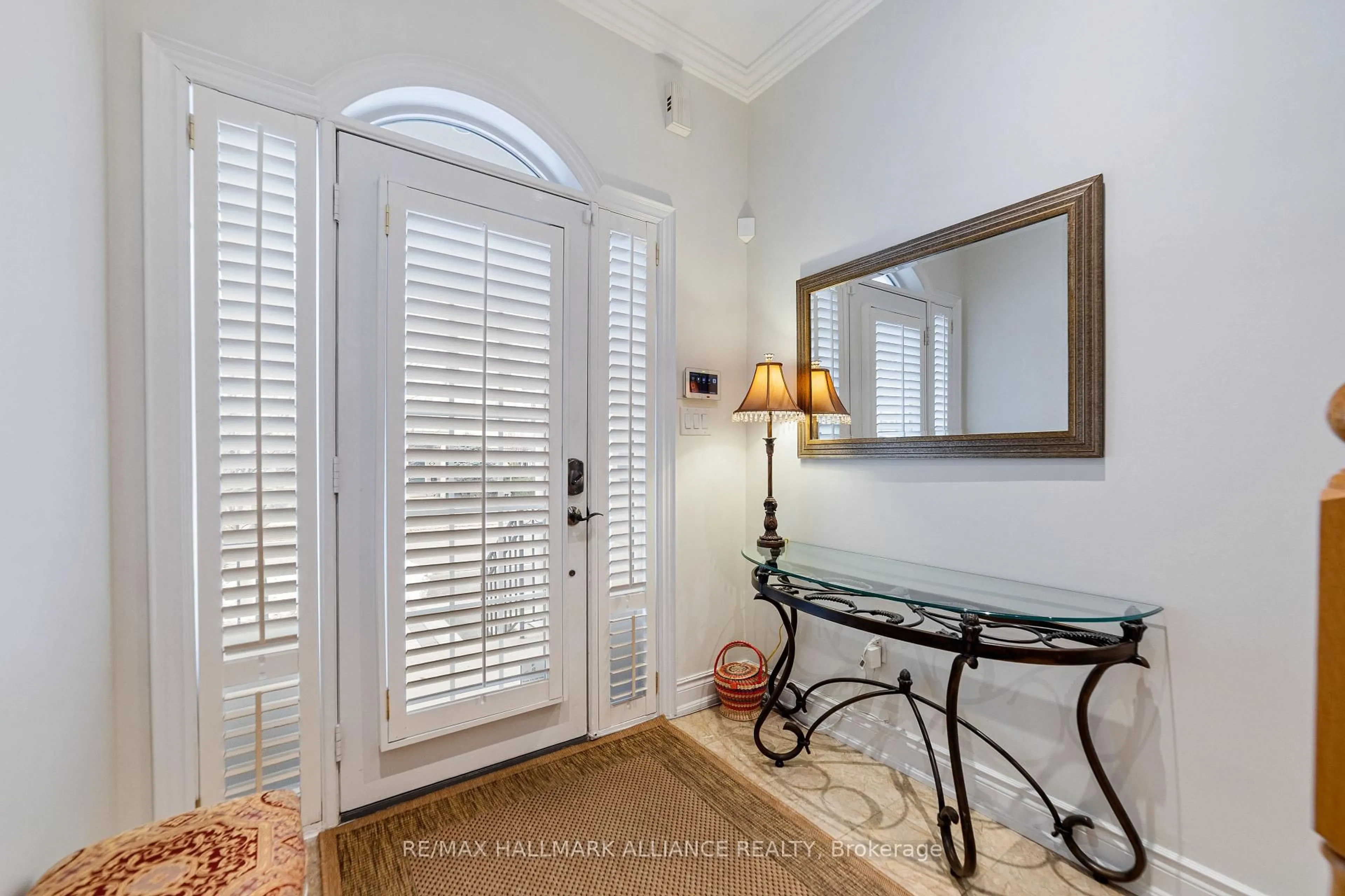 Indoor entryway for 28 Preakness Dr, Toronto Ontario M3B 3S1