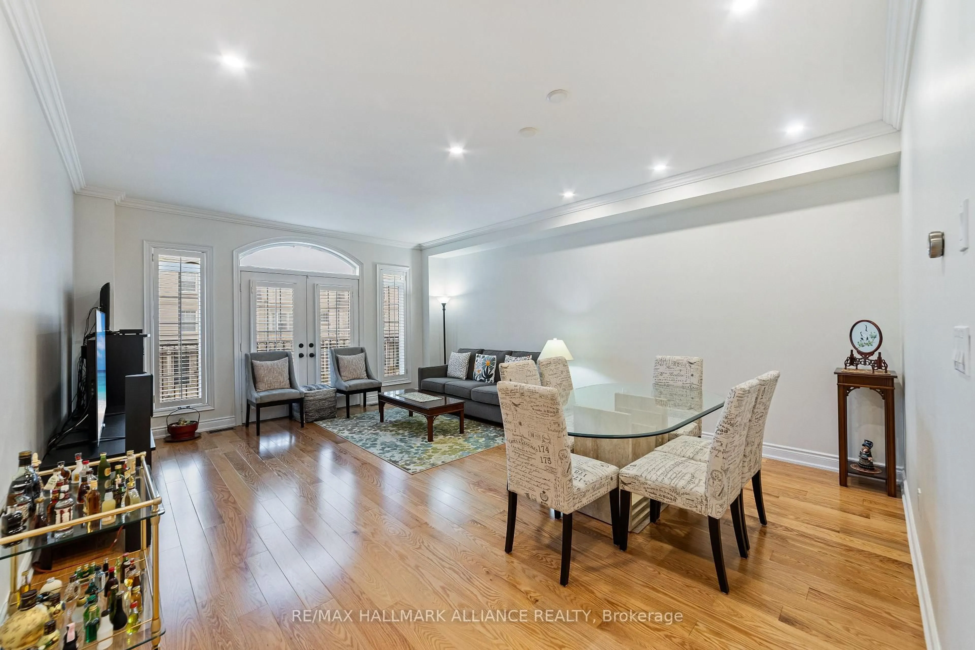 Living room with furniture, wood/laminate floor for 28 Preakness Dr, Toronto Ontario M3B 3S1