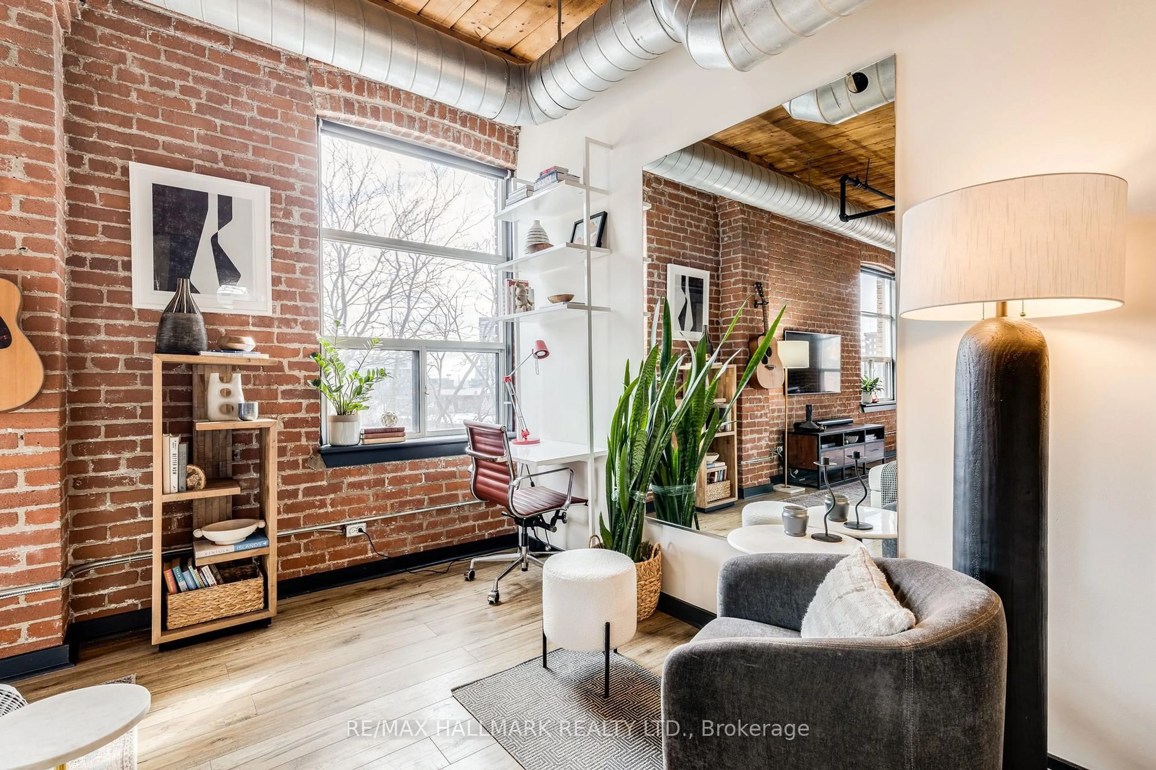 Living room with furniture, unknown for 426 Queen St #406, Toronto Ontario M5A 1T4