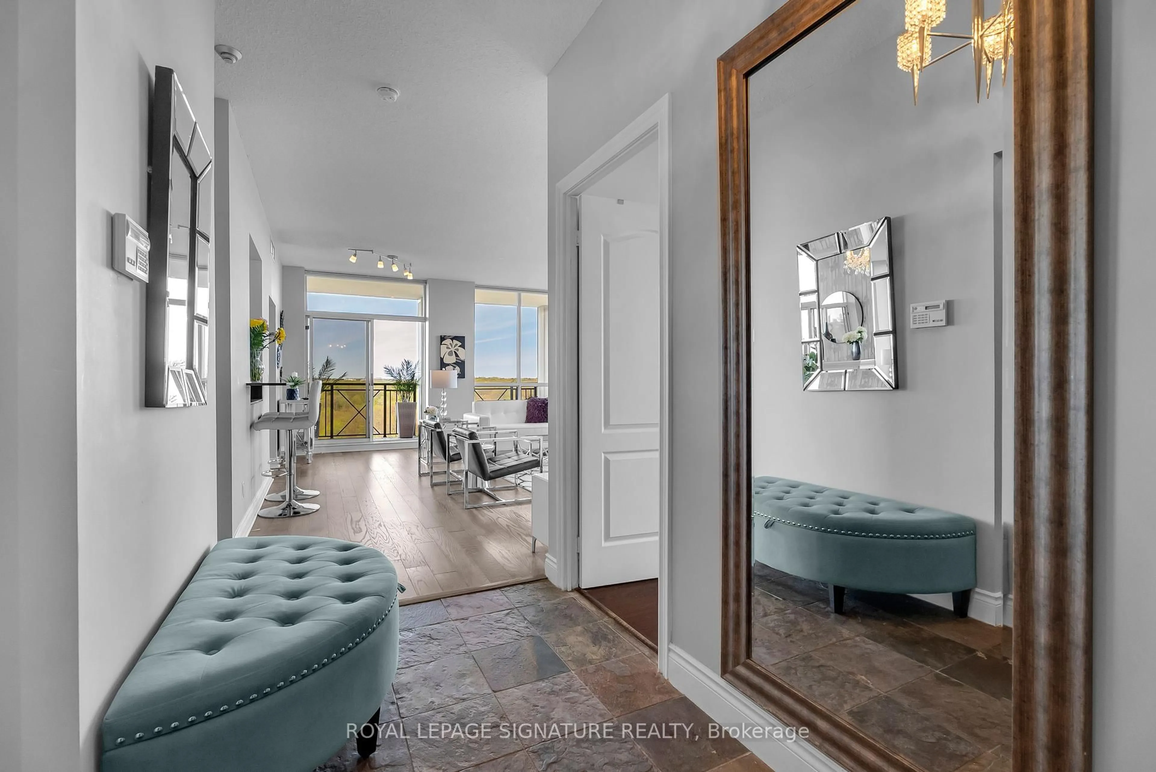 Indoor entryway for 1101 Leslie St #905, Toronto Ontario M3C 4G3