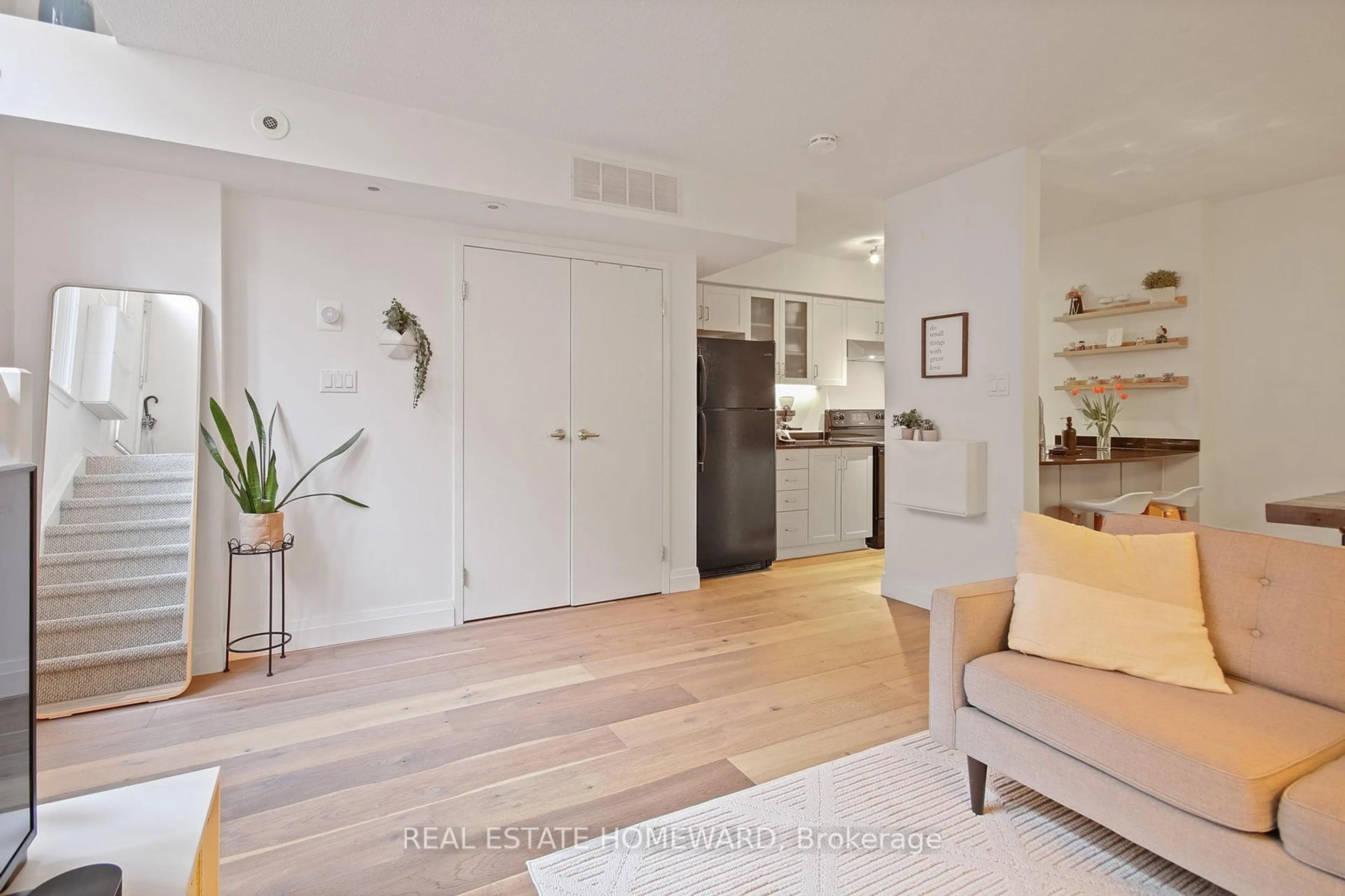 Indoor entryway for 34 Western Battery Rd #429, Toronto Ontario M6K 3N9