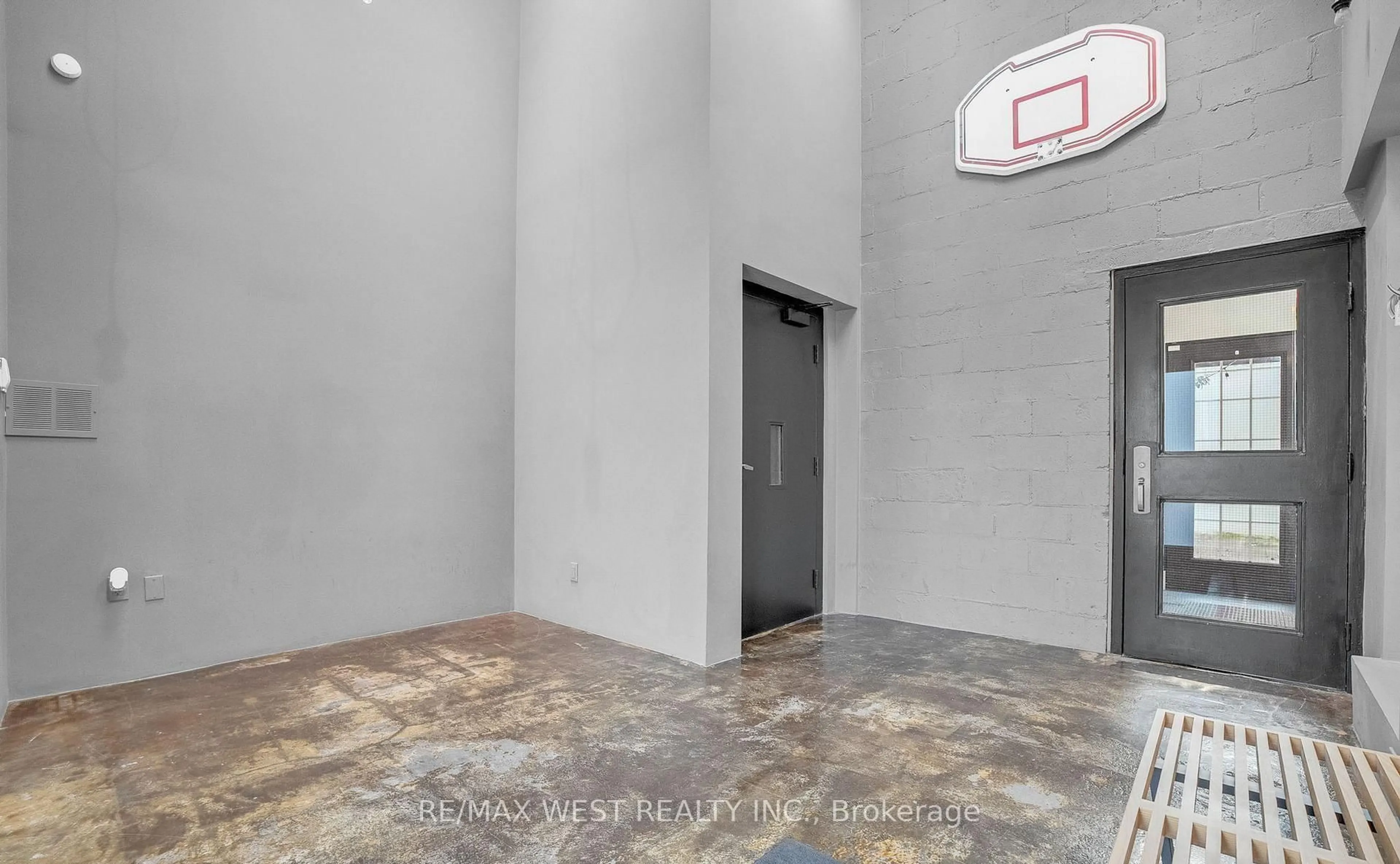 Indoor foyer for 53 Argyle St, Toronto Ontario M6J 1N8