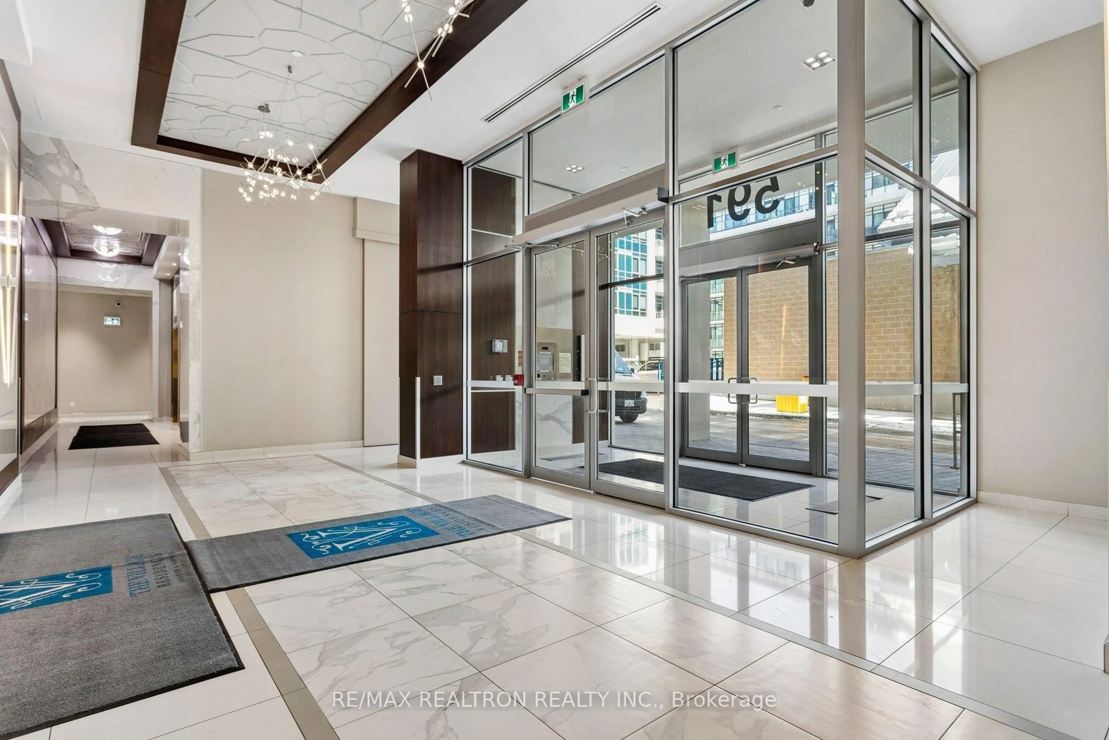 Indoor foyer for 591 Sheppard Ave Ave #732, Toronto Ontario M2K 0G2