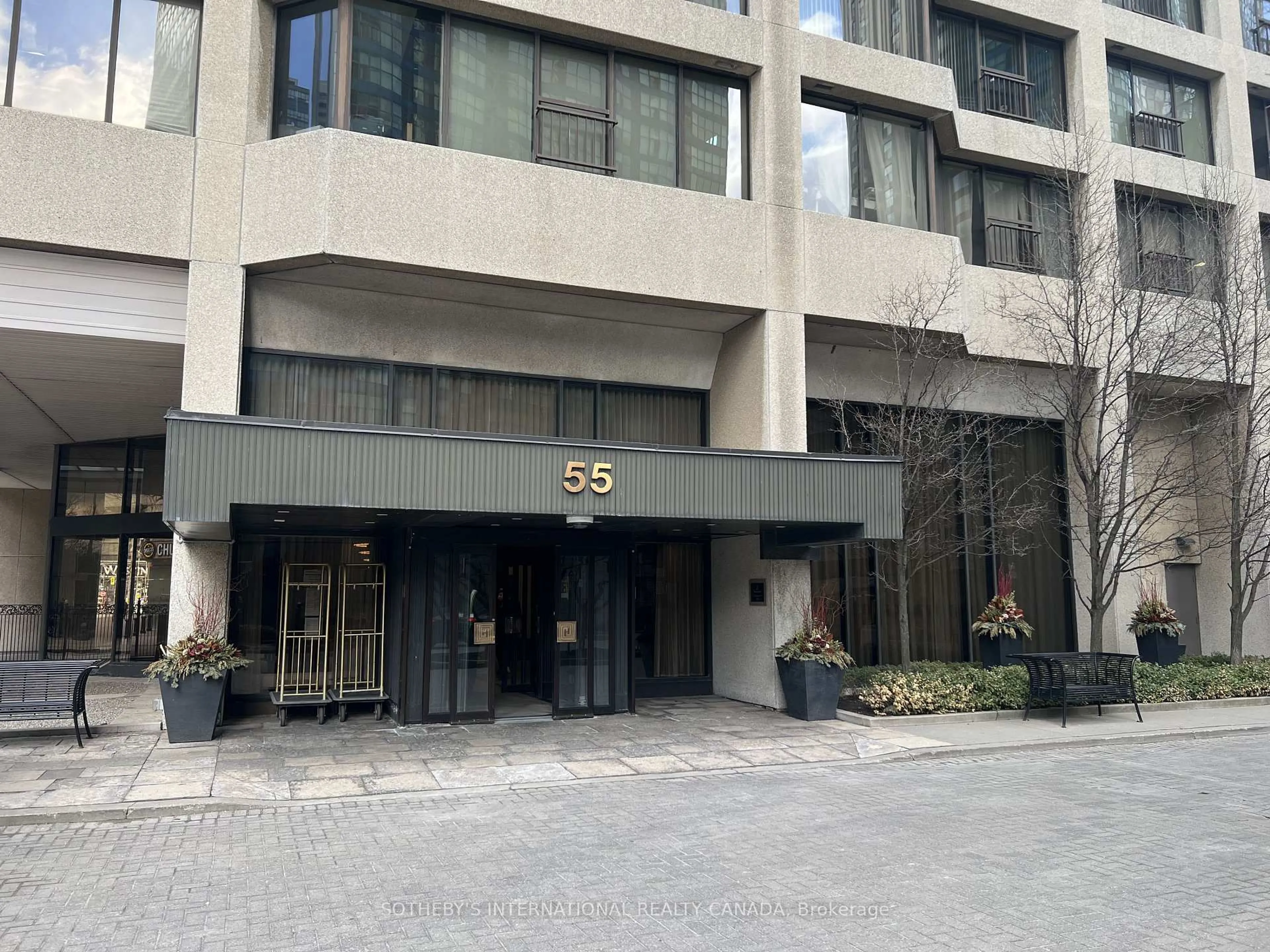 Indoor foyer for 55 Harbour Sq #1414, Toronto Ontario M5E 2L1