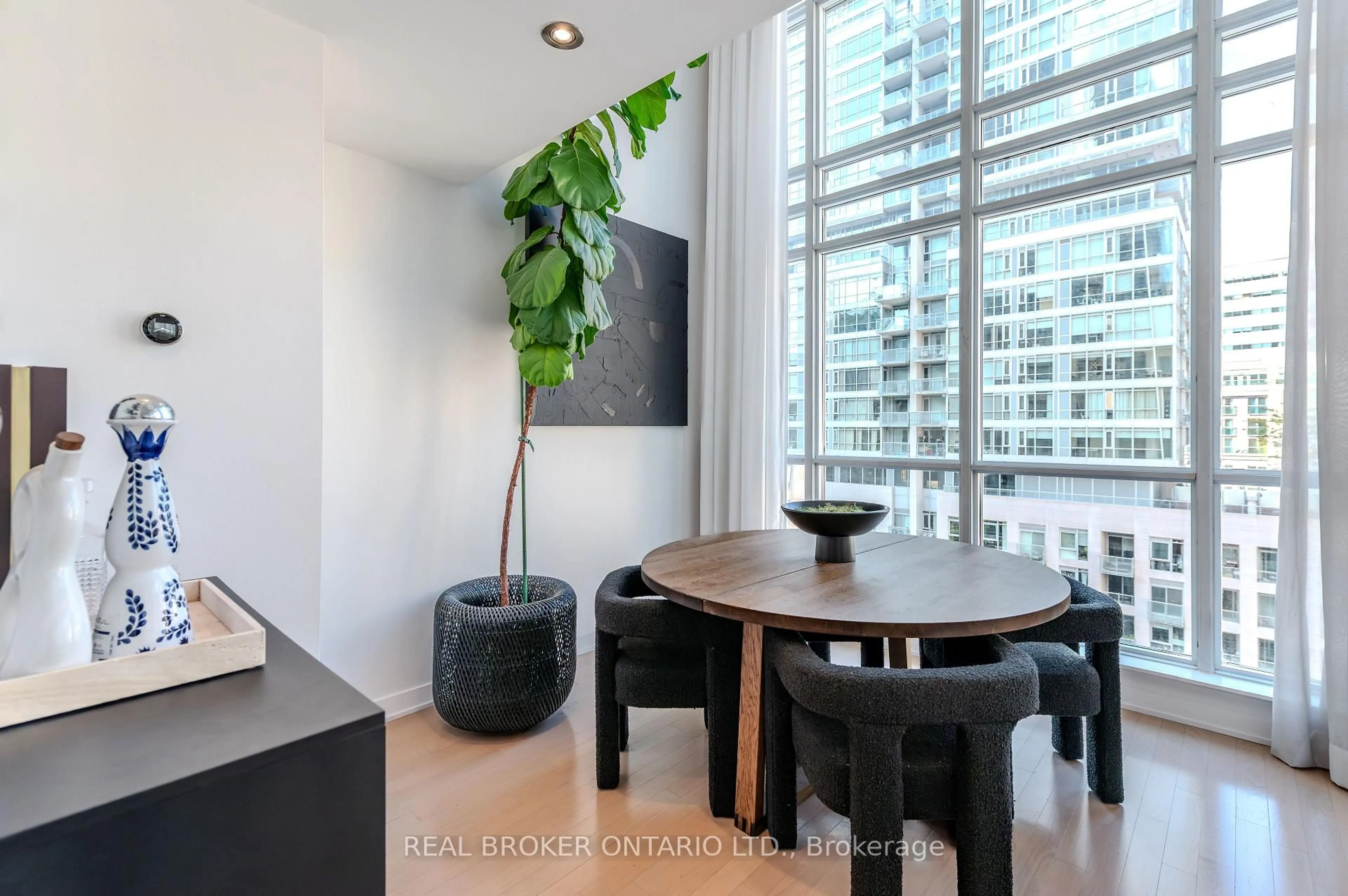 A pic of a room for 21 Nelson St #Lph22, Toronto Ontario M5V 1T8