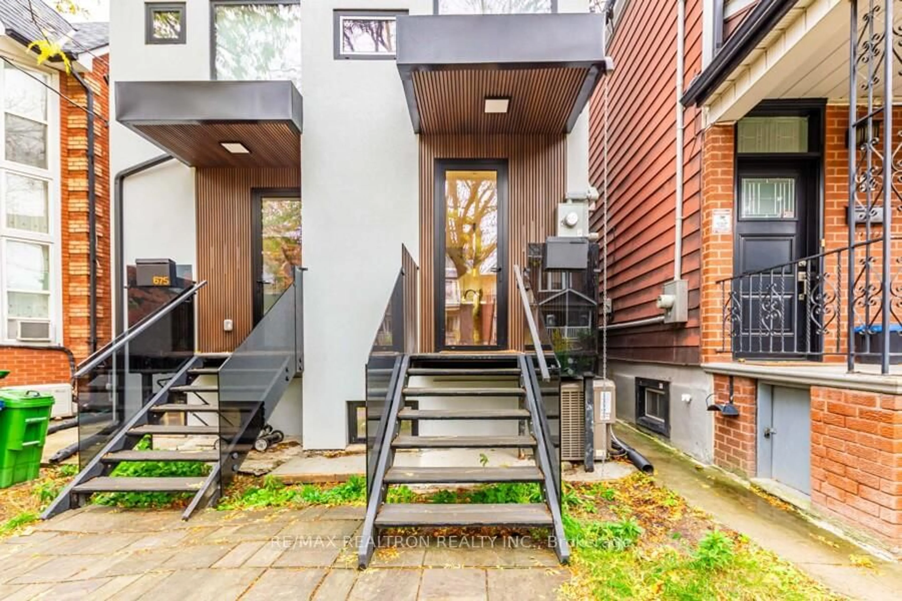 Unknown for 673 Crawford St, Toronto Ontario M6G 3K1