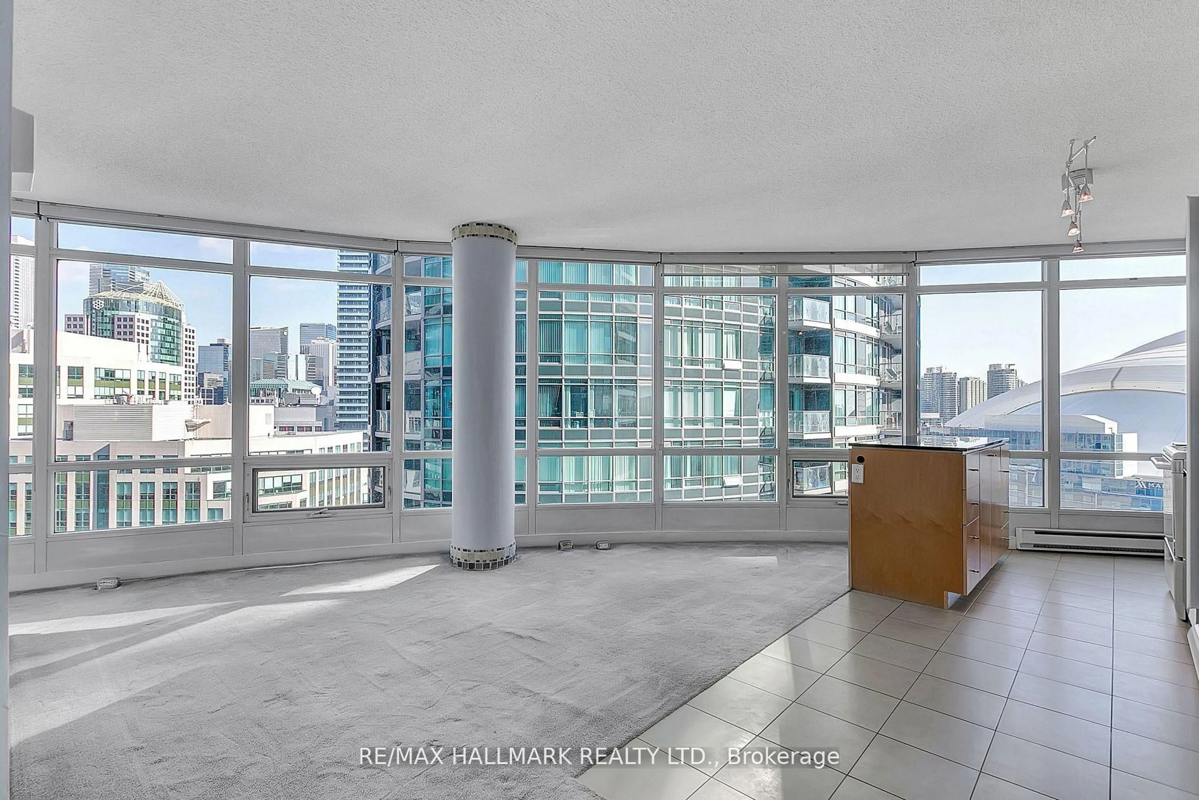 Indoor foyer for 373 Front St #2209, Toronto Ontario M5V 3R7