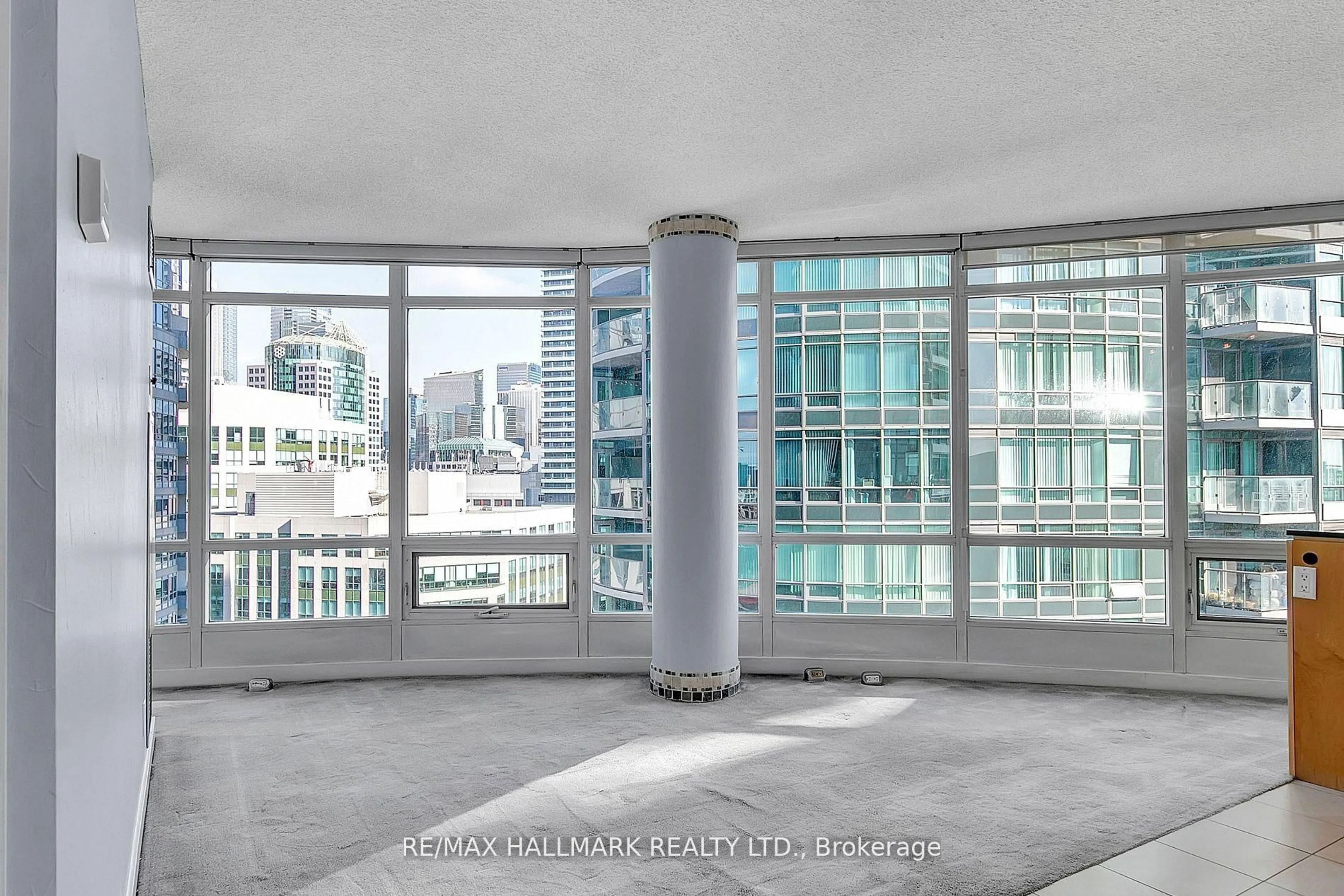 Indoor foyer for 373 Front St #2209, Toronto Ontario M5V 3R7