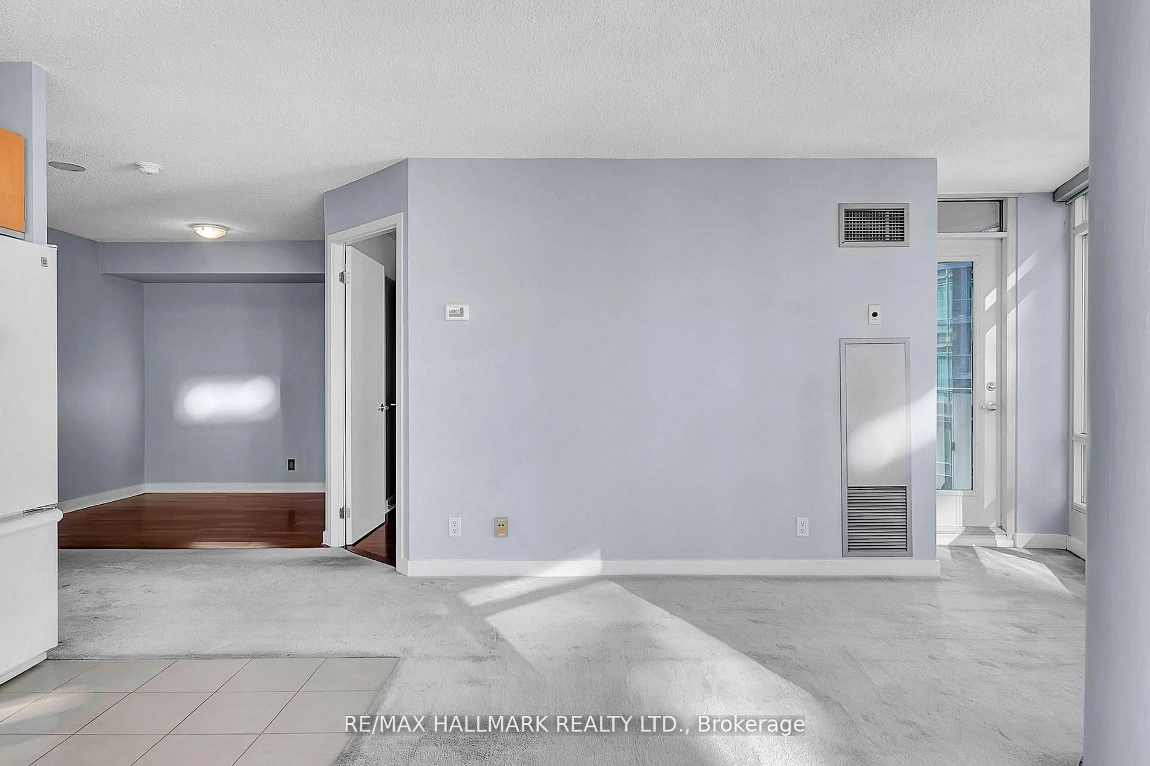 Indoor entryway for 373 Front St #2209, Toronto Ontario M5V 3R7