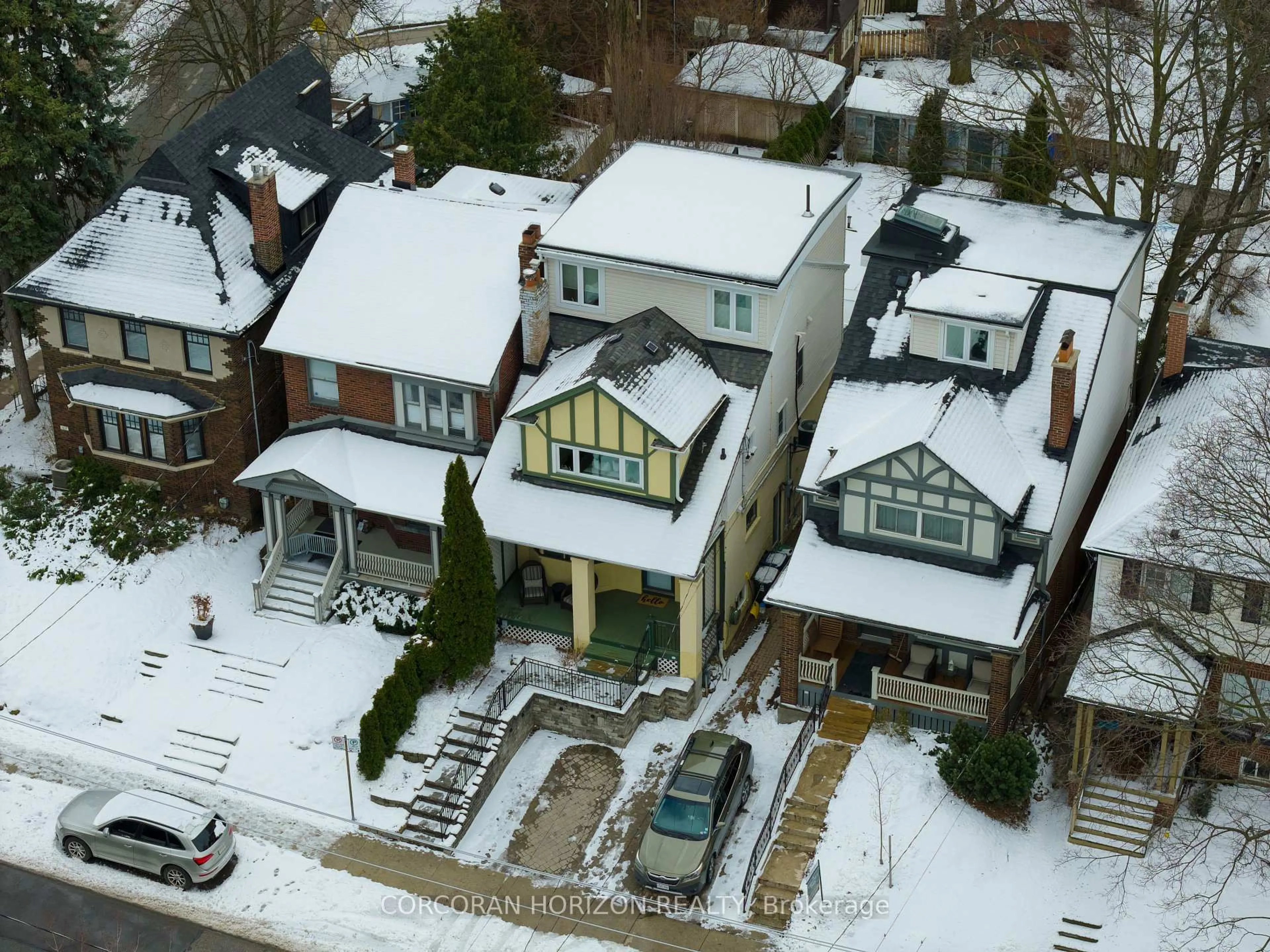 A pic from outside/outdoor area/front of a property/back of a property/a pic from drone, street for 103 Manor Rd, Toronto Ontario M4S 1R3