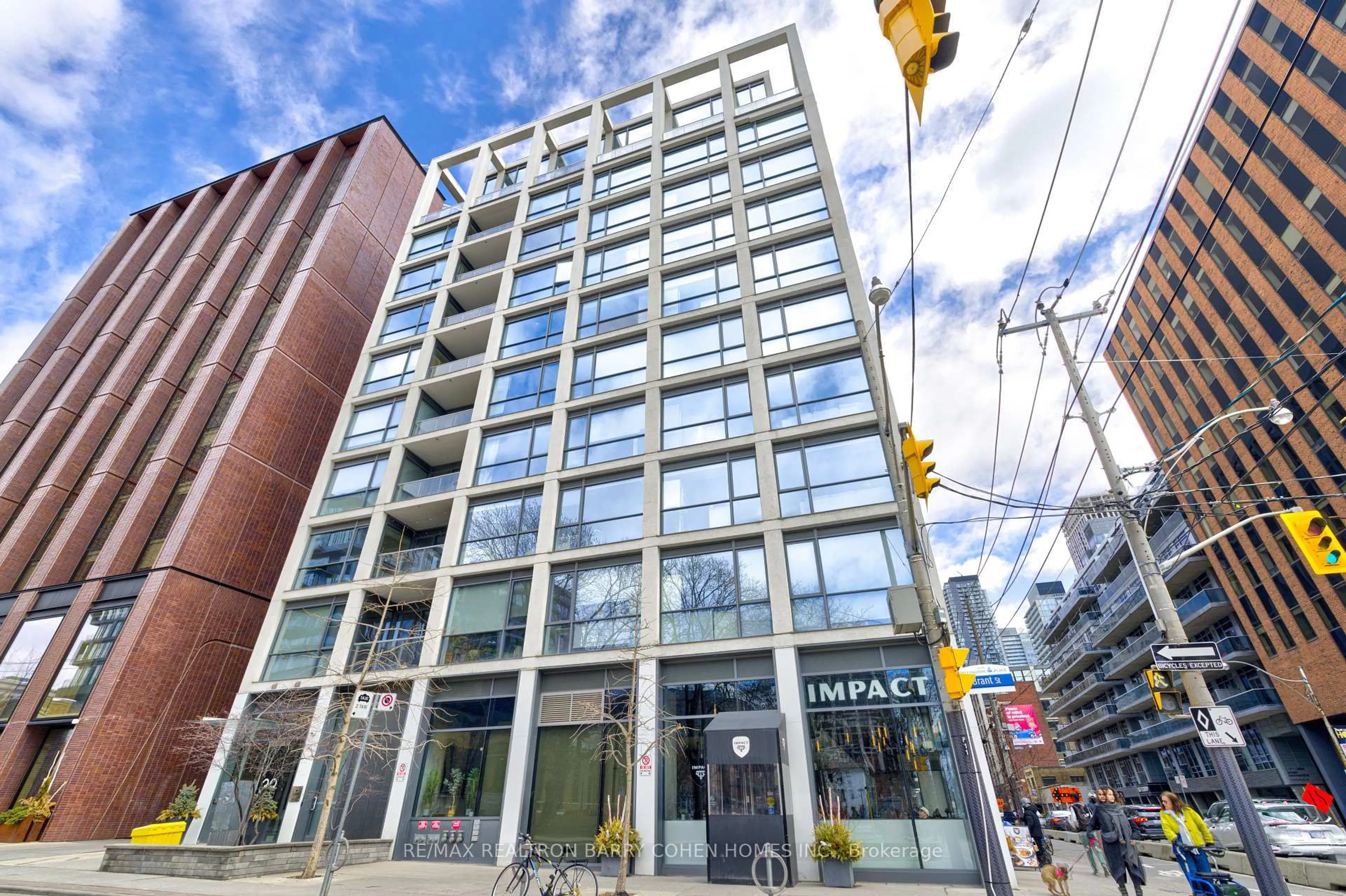 Indoor foyer for 39 Brant St #904, Toronto Ontario M5V 0M8